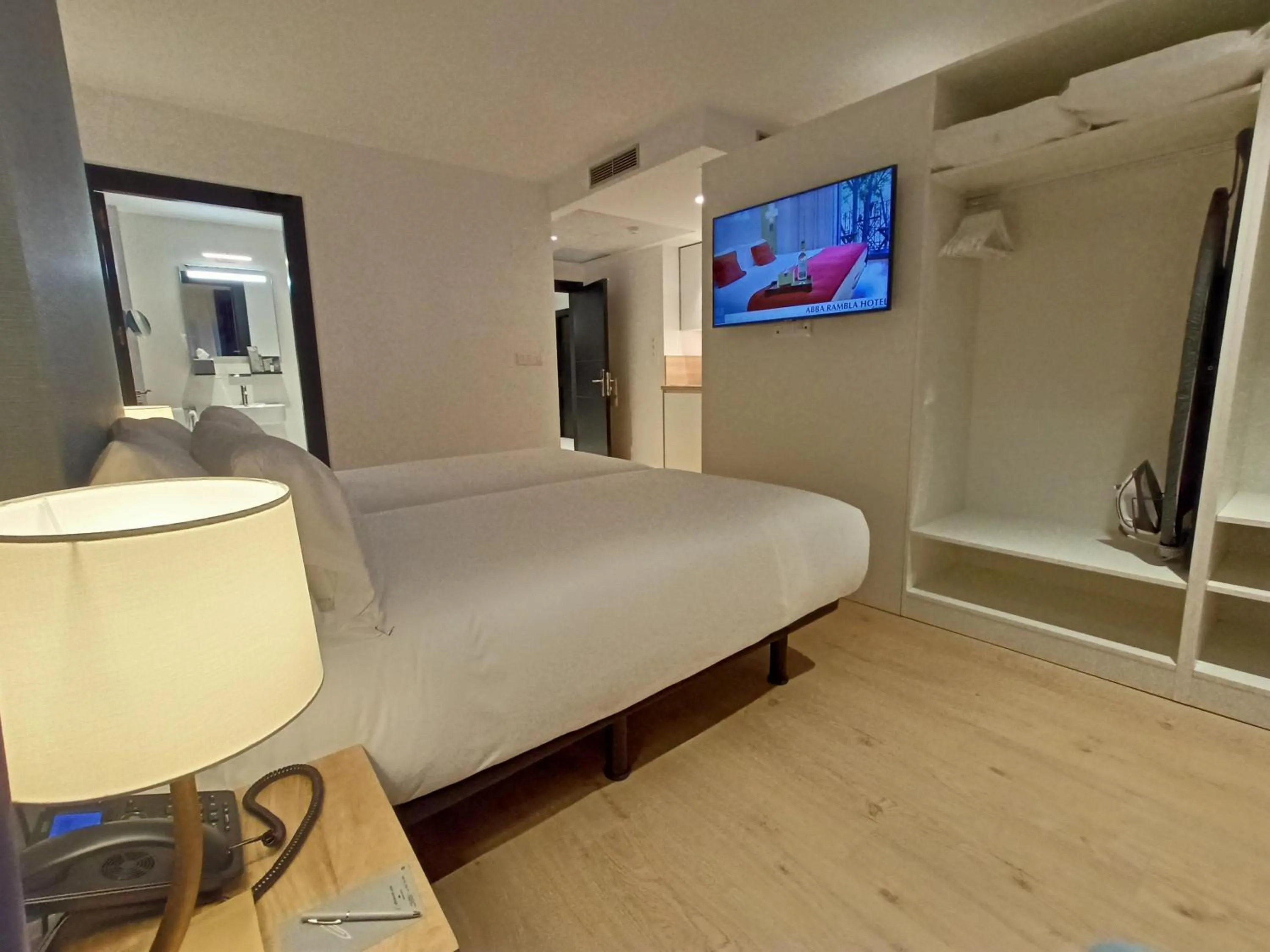 Bed in abba Apartments Playa de Gros San Sebastián