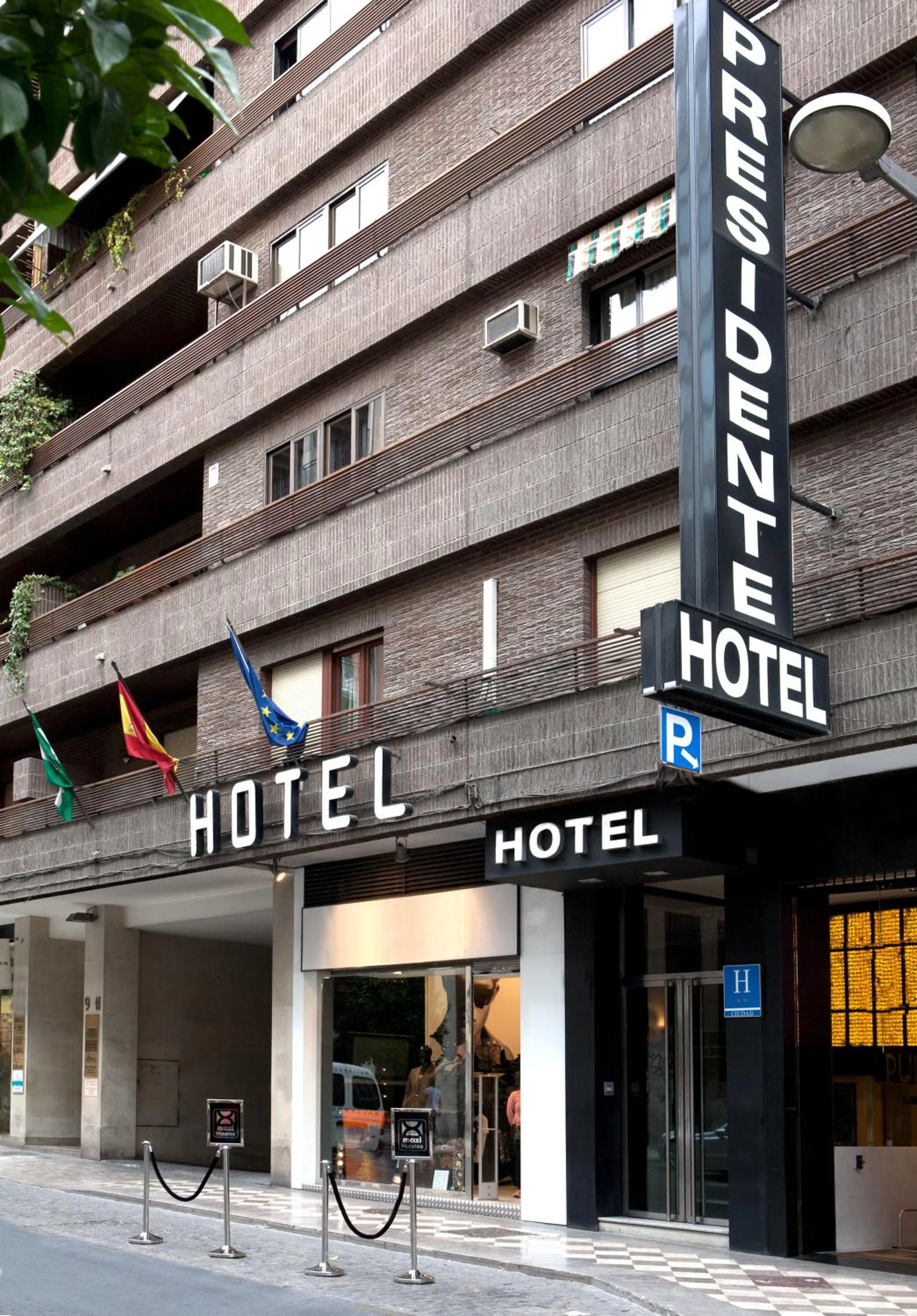 Facade/entrance in Hotel Presidente by Maxi Hoteles