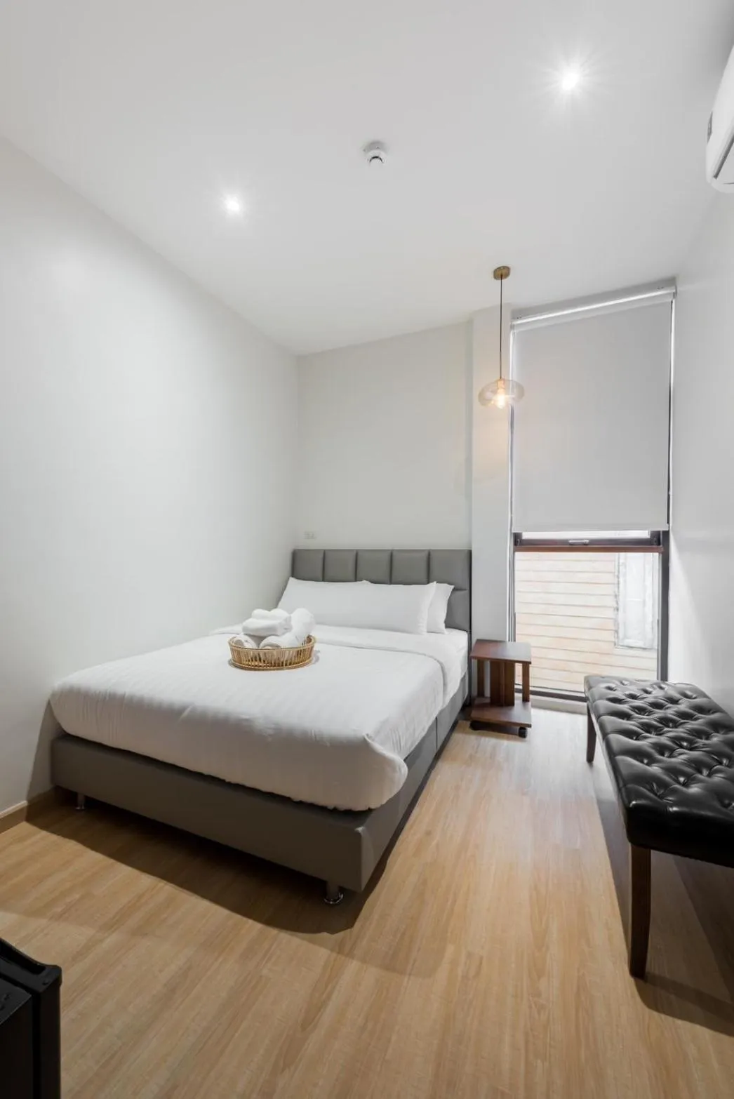 Photo of the whole room, Bed in U chaikhong