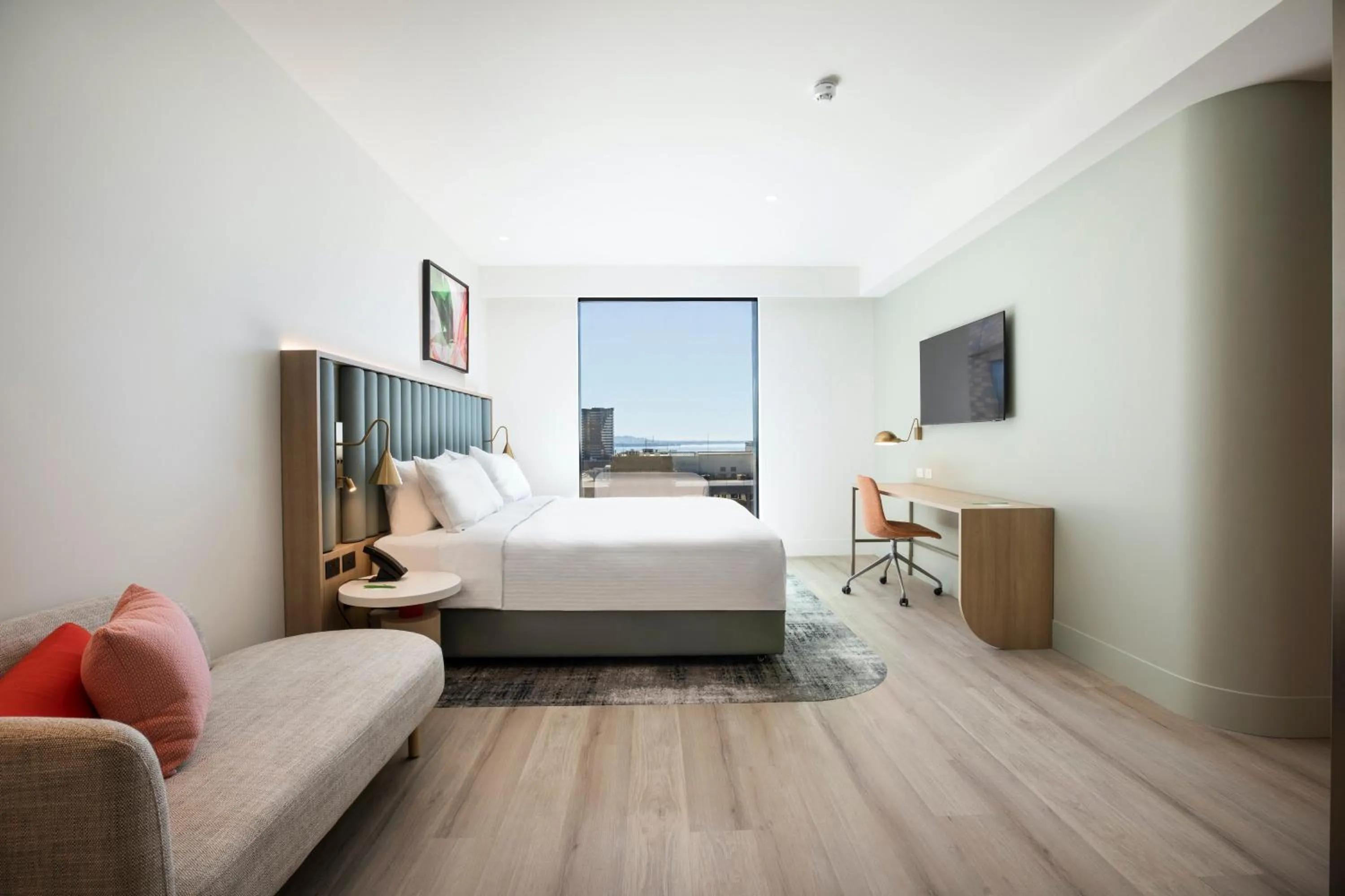 Photo of the whole room, Bed in Holiday Inn & Suites Geelong by IHG