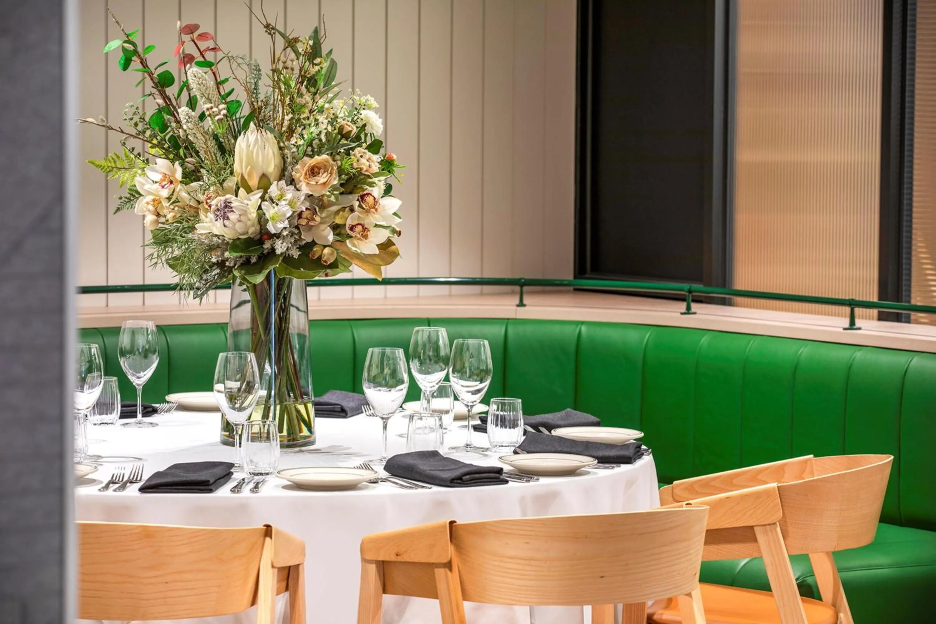 Lounge or bar in Holiday Inn & Suites Geelong by IHG