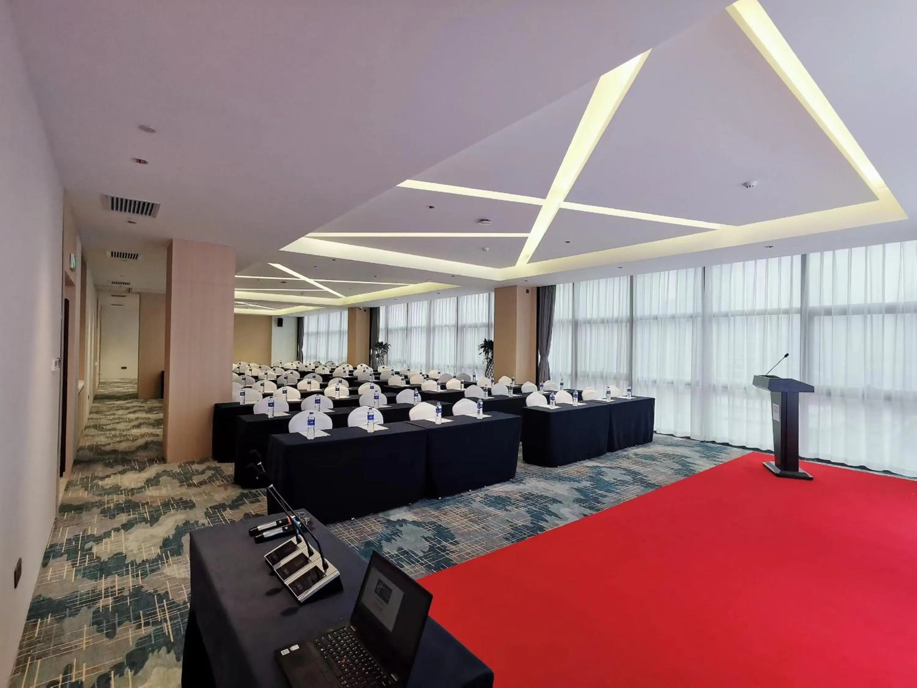 Meeting/conference room in Holiday Inn Express Xi'an Tuanjie South Road