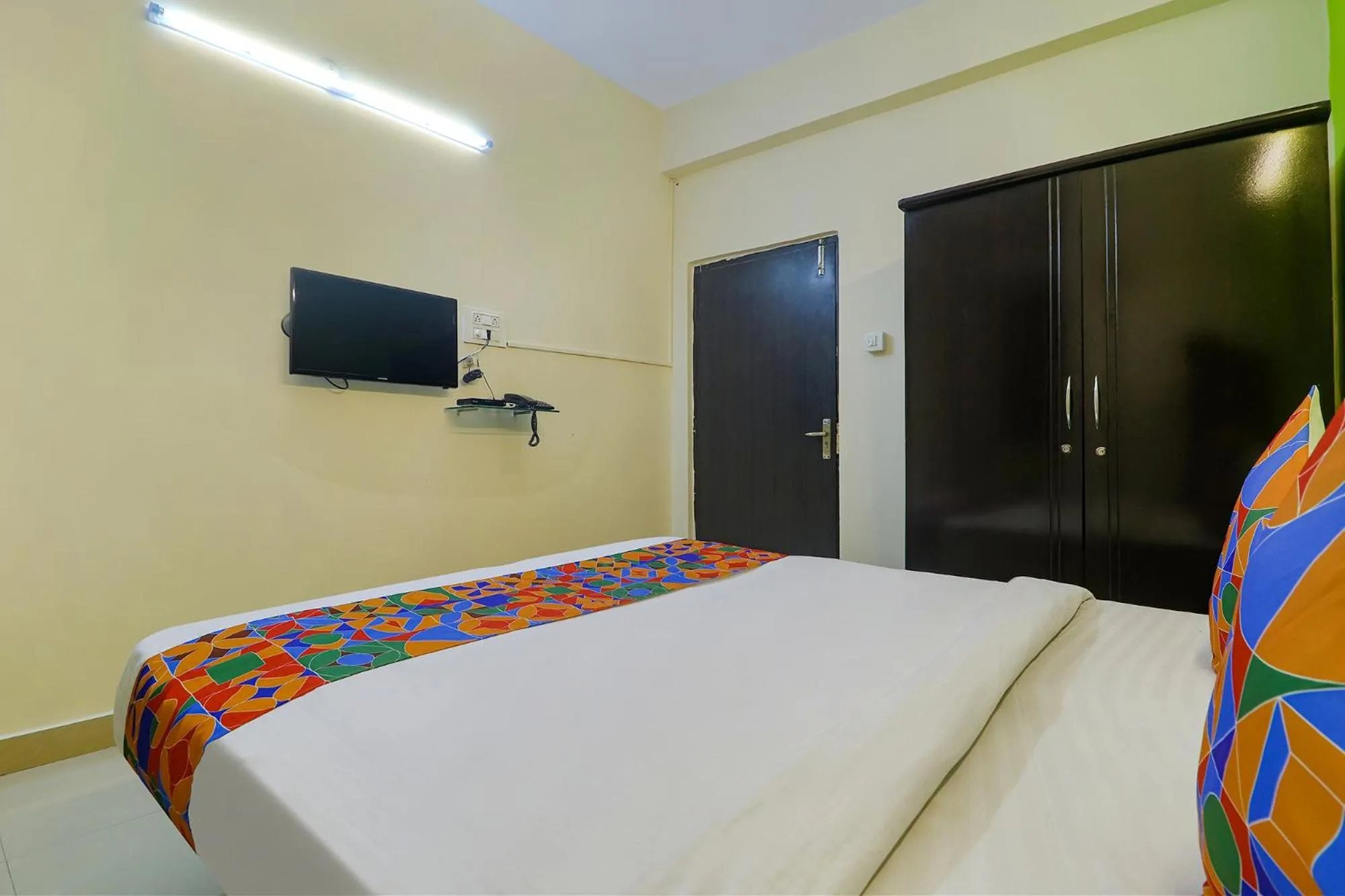 TV and multimedia, Bed in FabHotel Broholic - Nr Biodiversity Complex, Gachibowli Silpa Gram Craft Village, HITEC City