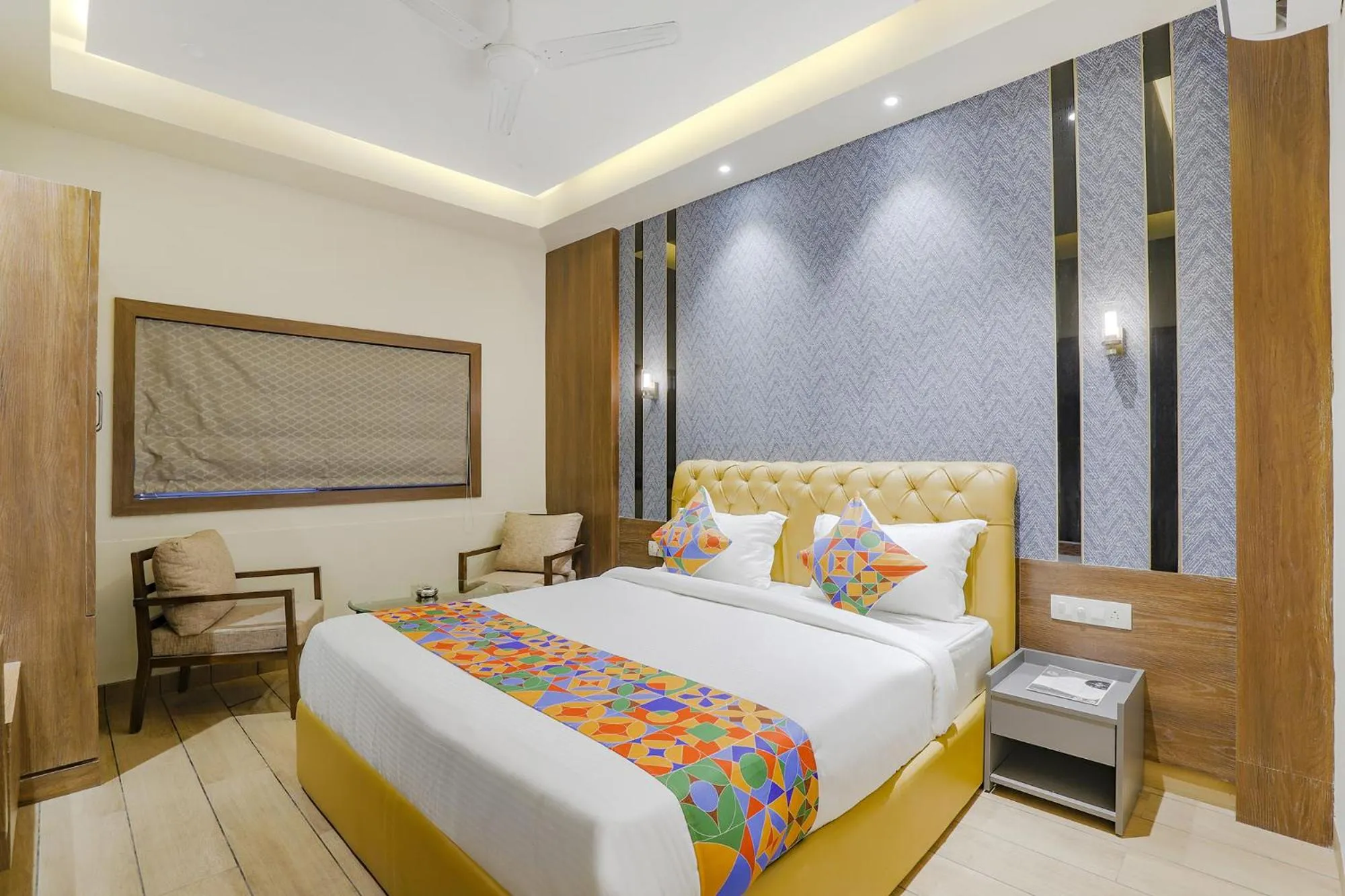 Living room in FabHotel Meritus Inn