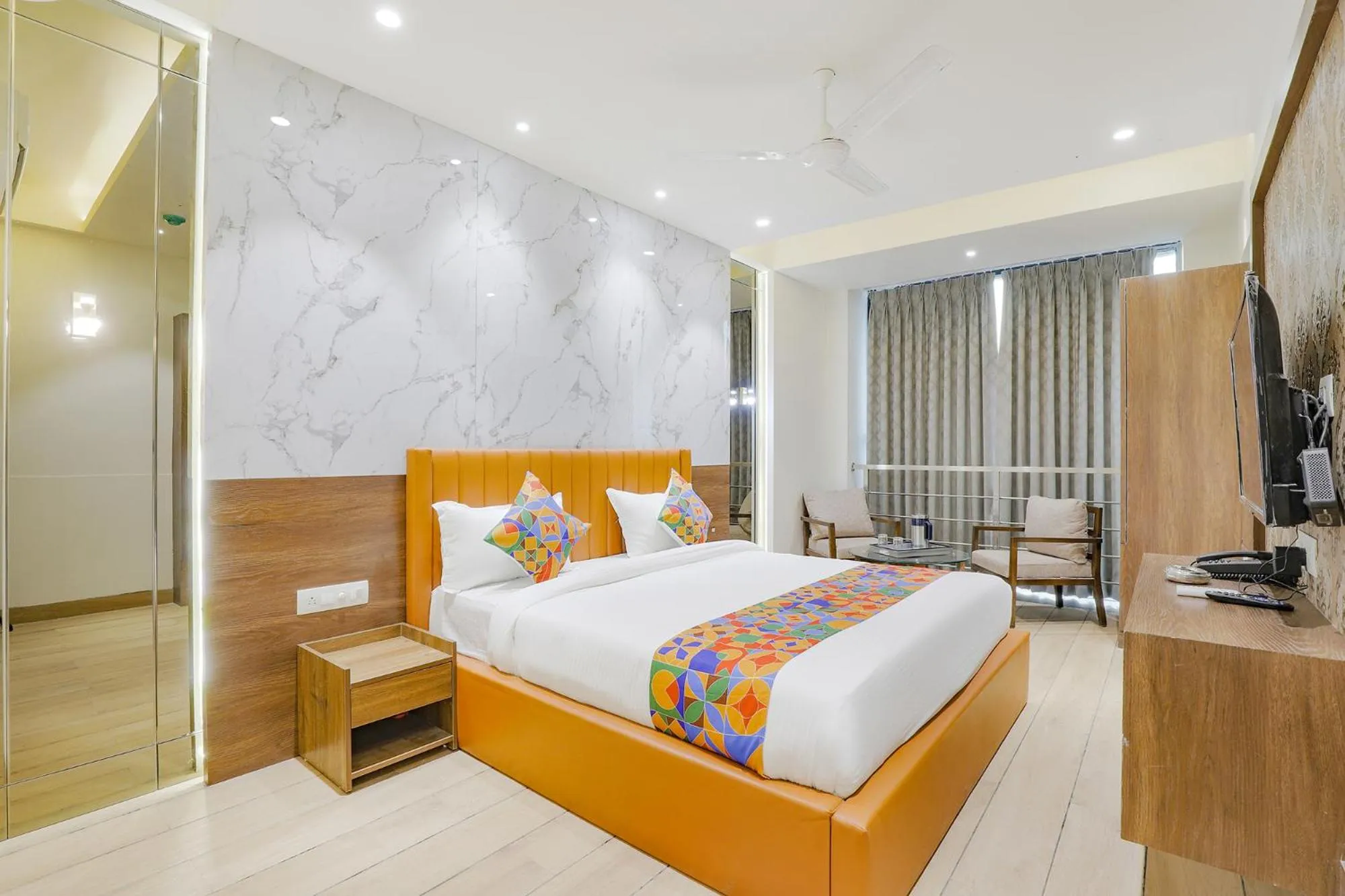 Communal lounge/ TV room in FabHotel Meritus Inn