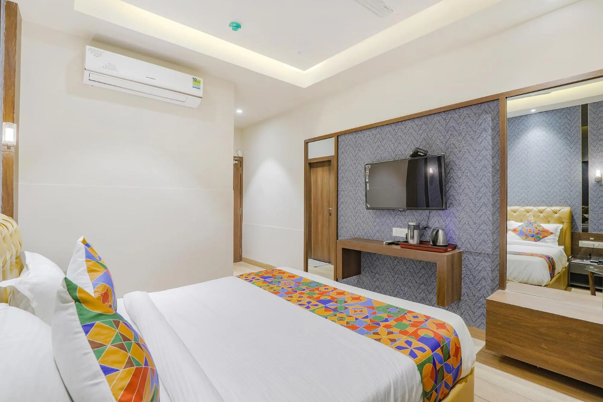 TV and multimedia in FabHotel Meritus Inn