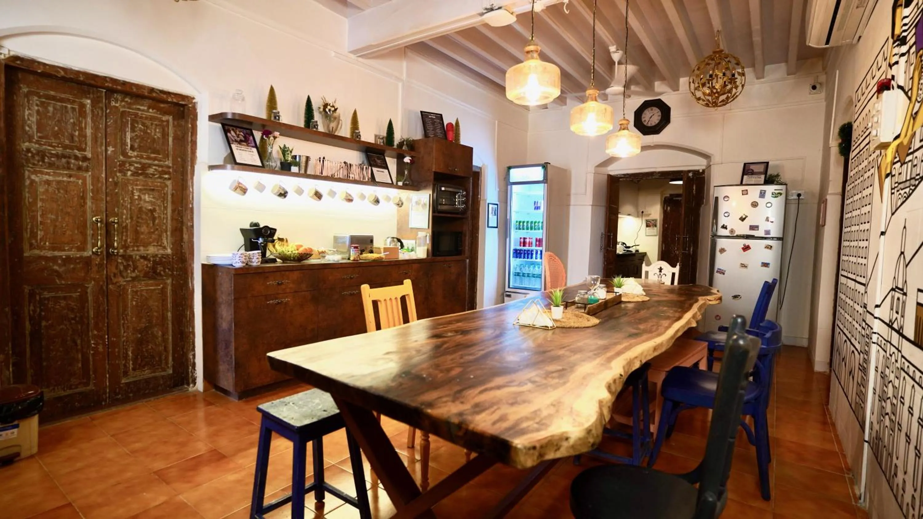 GoSolo Stays Bandra Hostel