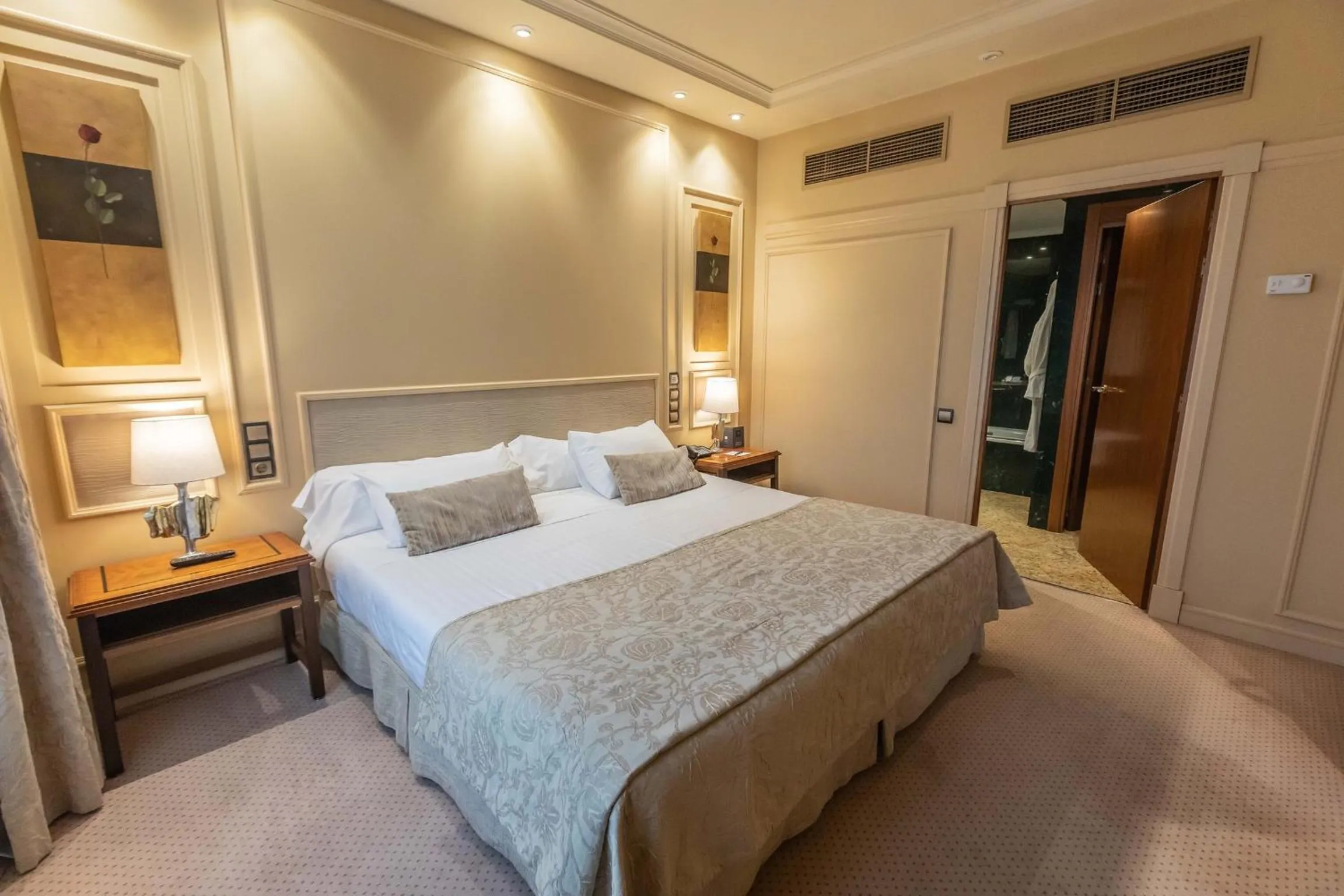 Decorative detail, Bed in Hotel Olid