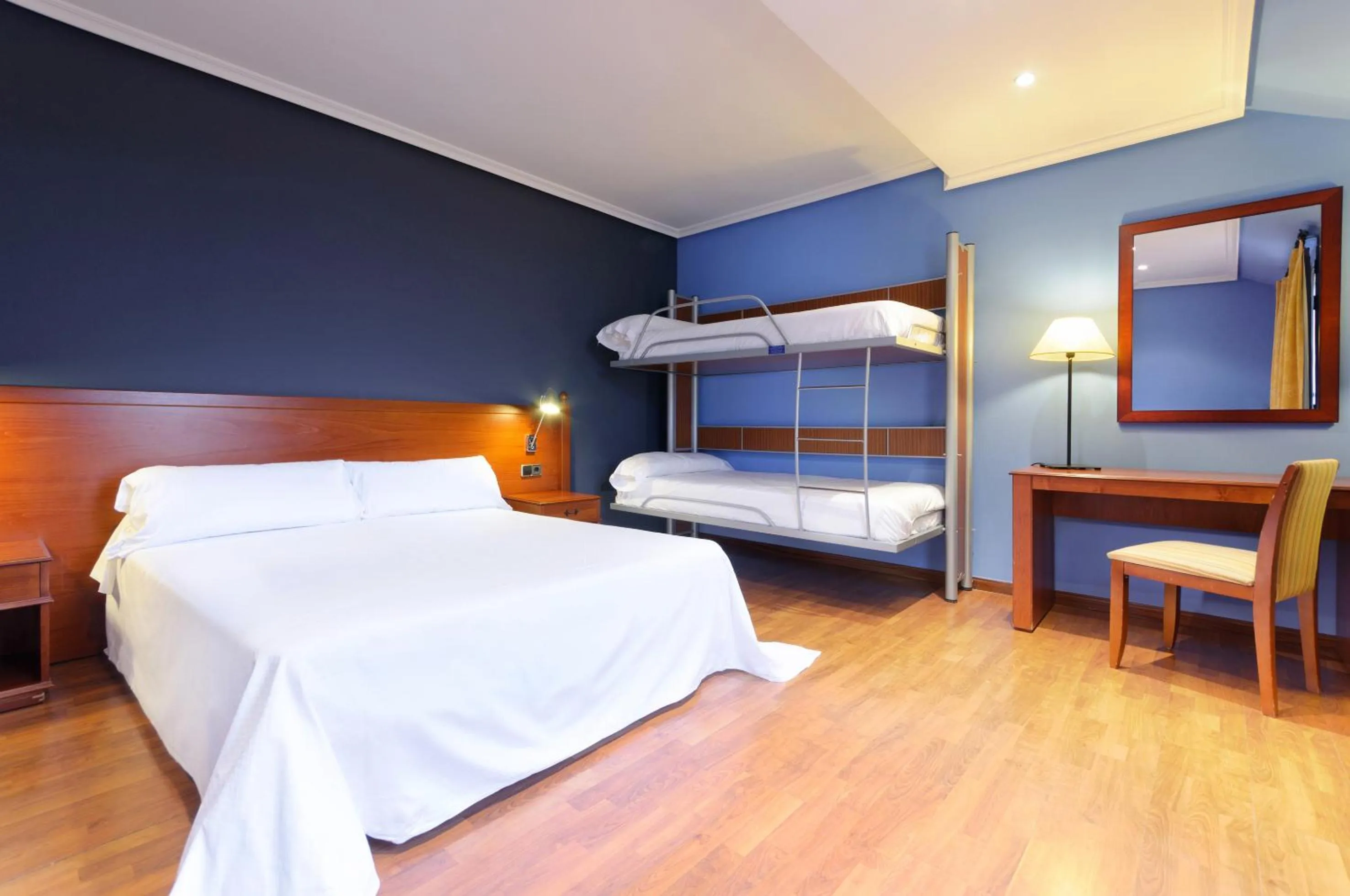 Bedroom, Bed in Segovia Sierra de Guadarrama