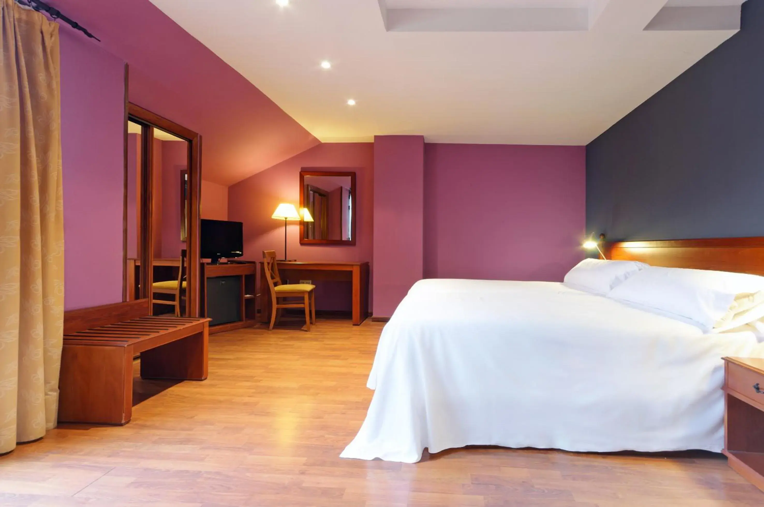 Queen Room with Balcony in Segovia Sierra de Guadarrama Queen Room with Balcony in Segovia Sierra de Guadarrama