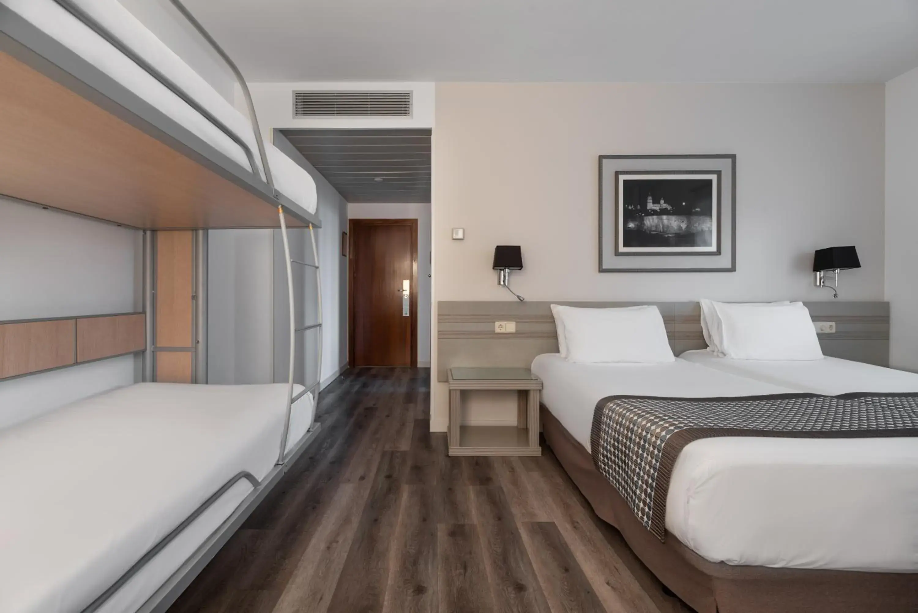 Photo of the whole room, Bed in Exe Salamanca Photo of the whole room, Bed in Exe Salamanca