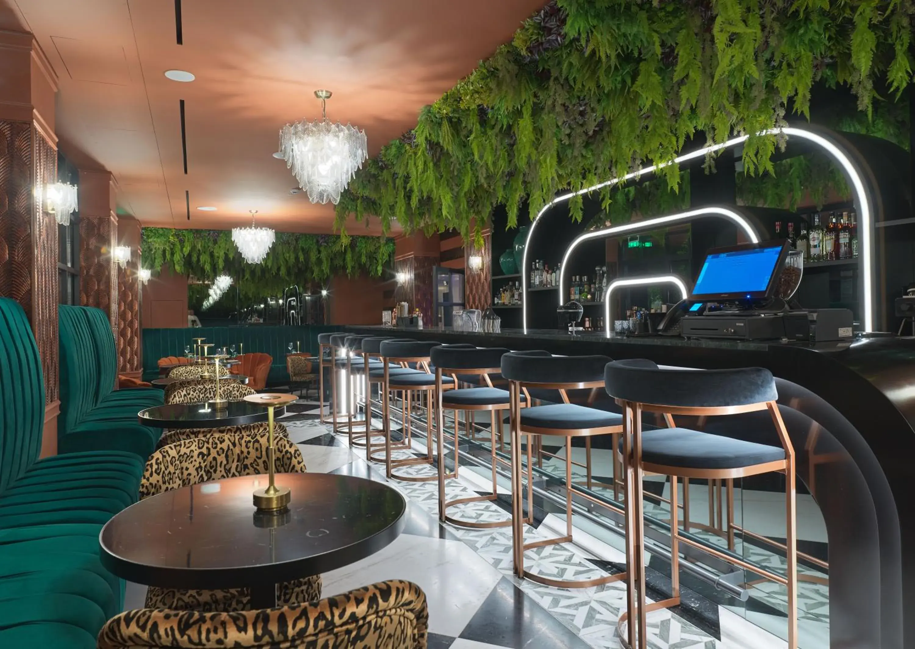 Lounge or bar in NYX Esperia Palace Hotel Athens by Leonardo Hotels Lounge or bar in NYX Esperia Palace Hotel Athens by Leonardo Hotels