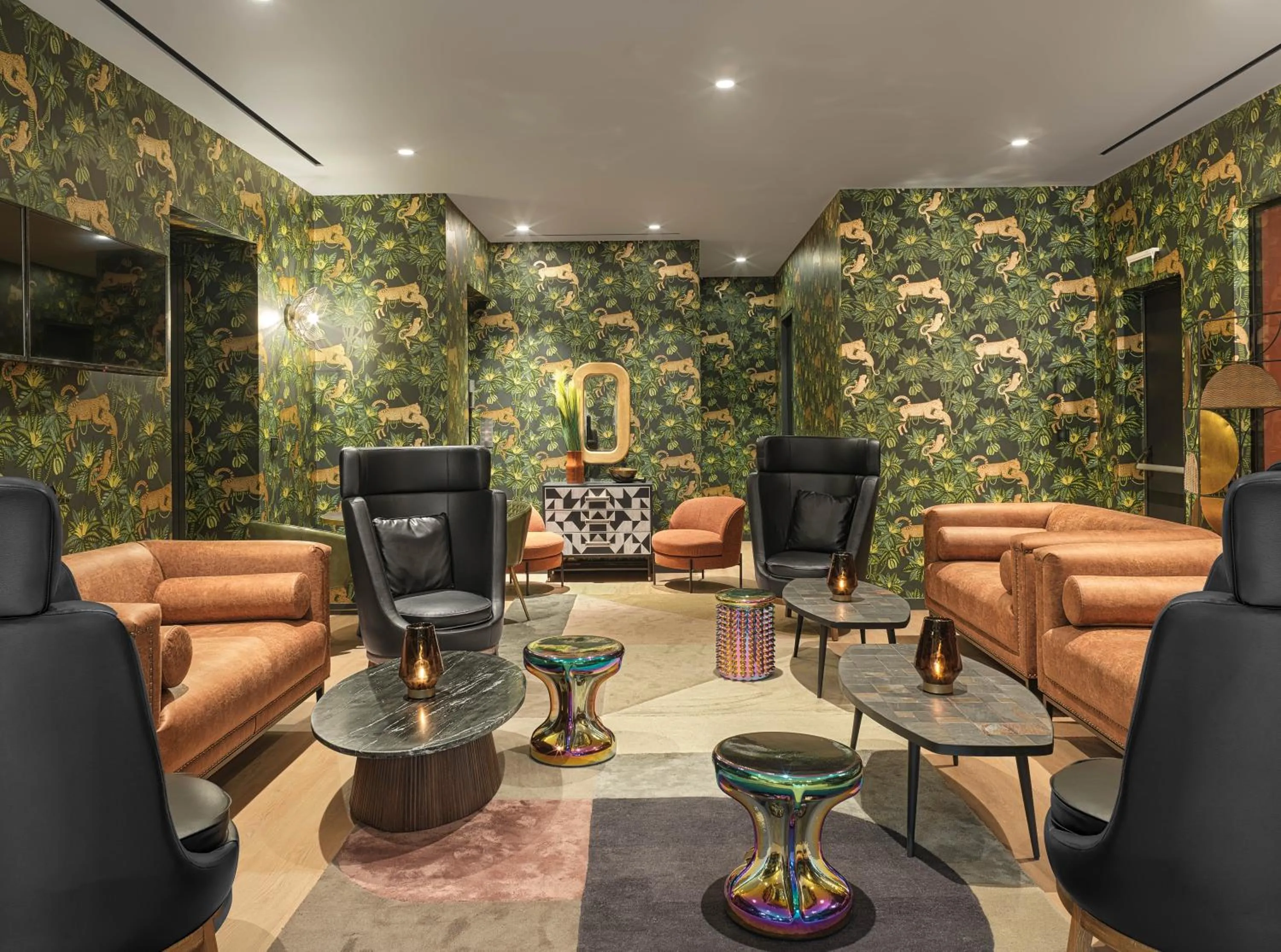 Lounge or bar in NYX Esperia Palace Hotel Athens by Leonardo Hotels