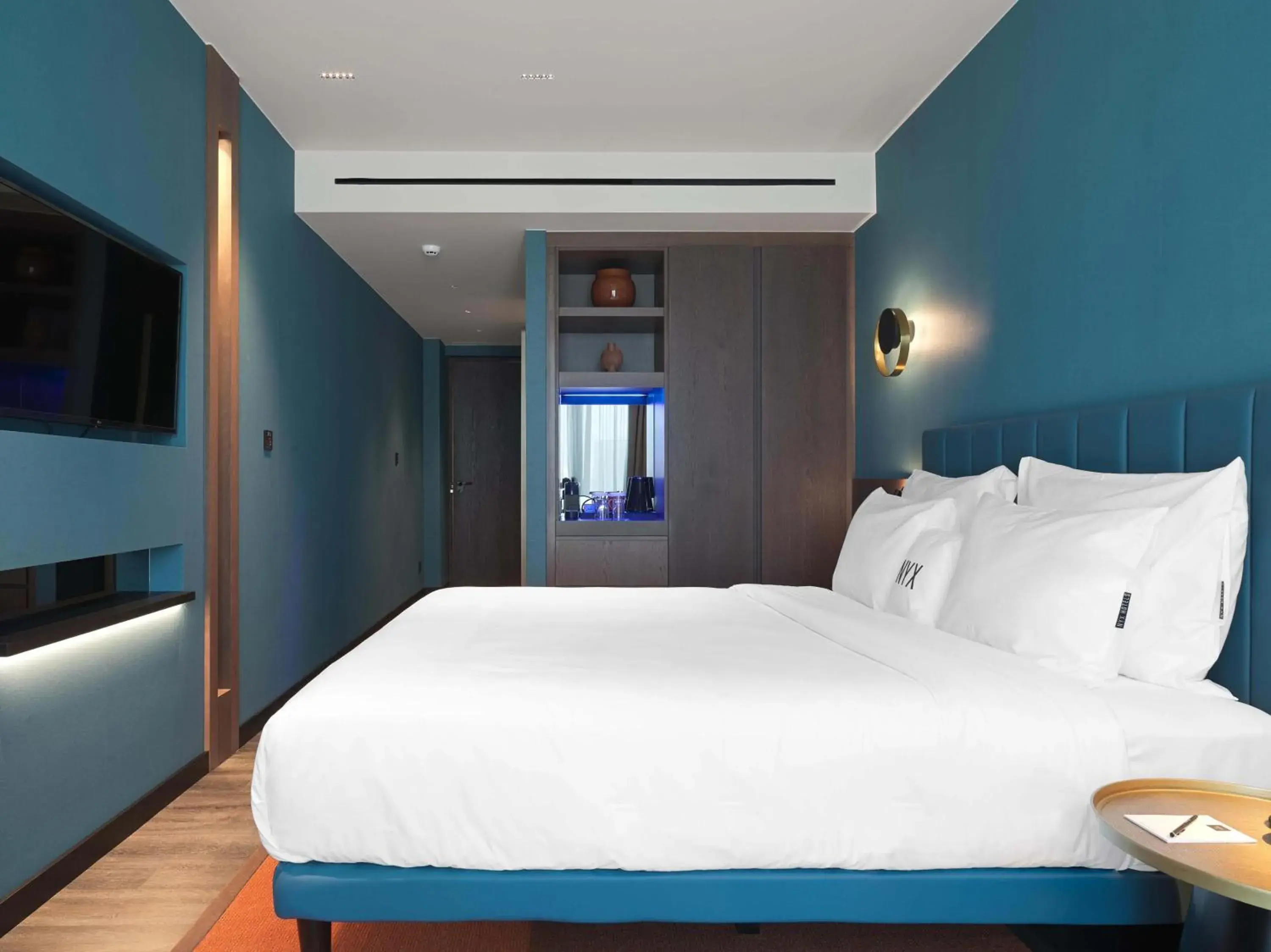 Bed in NYX Esperia Palace Hotel Athens by Leonardo Hotels Bed in NYX Esperia Palace Hotel Athens by Leonardo Hotels