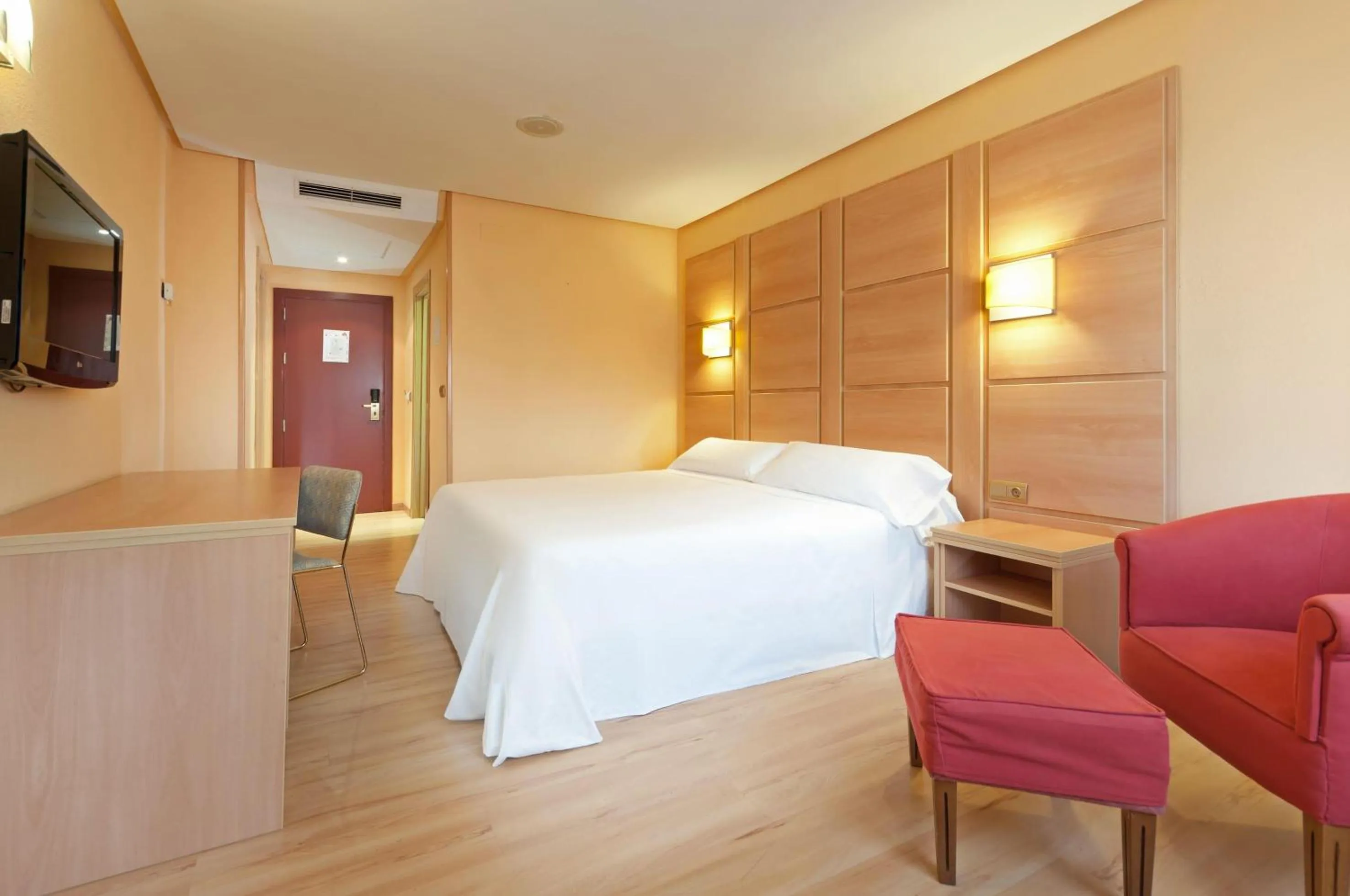 Bedroom, Bed in Hotel Puertollano