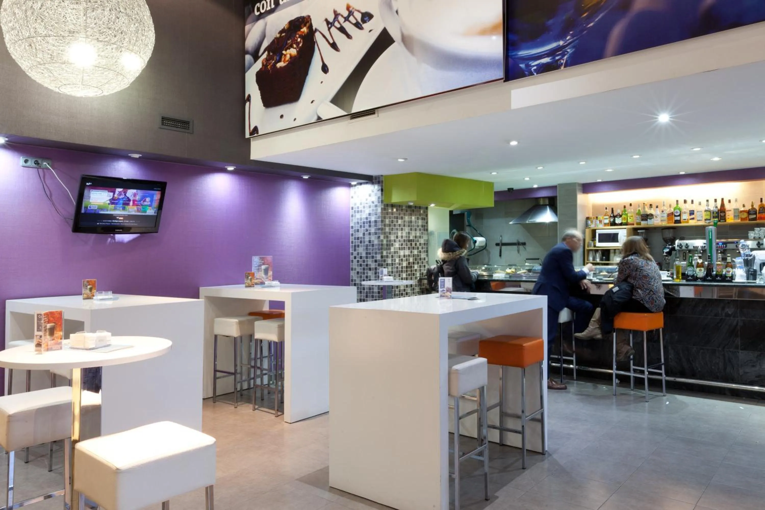 Lounge or bar in Senator Barajas