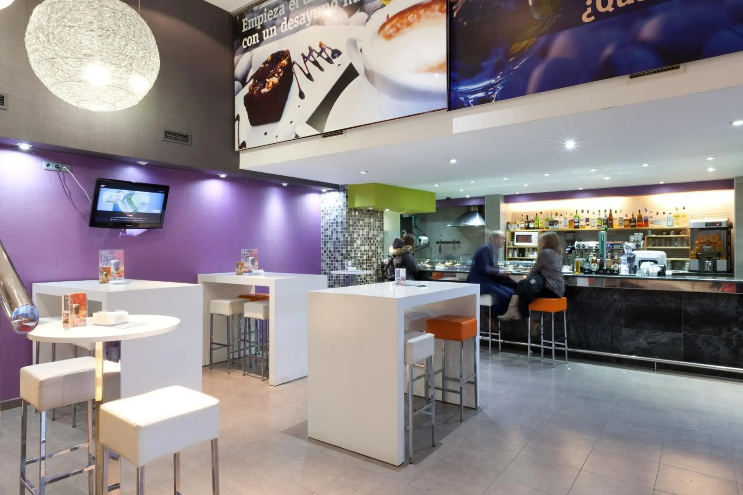 Lounge or bar in Senator Barajas Lounge or bar in Senator Barajas