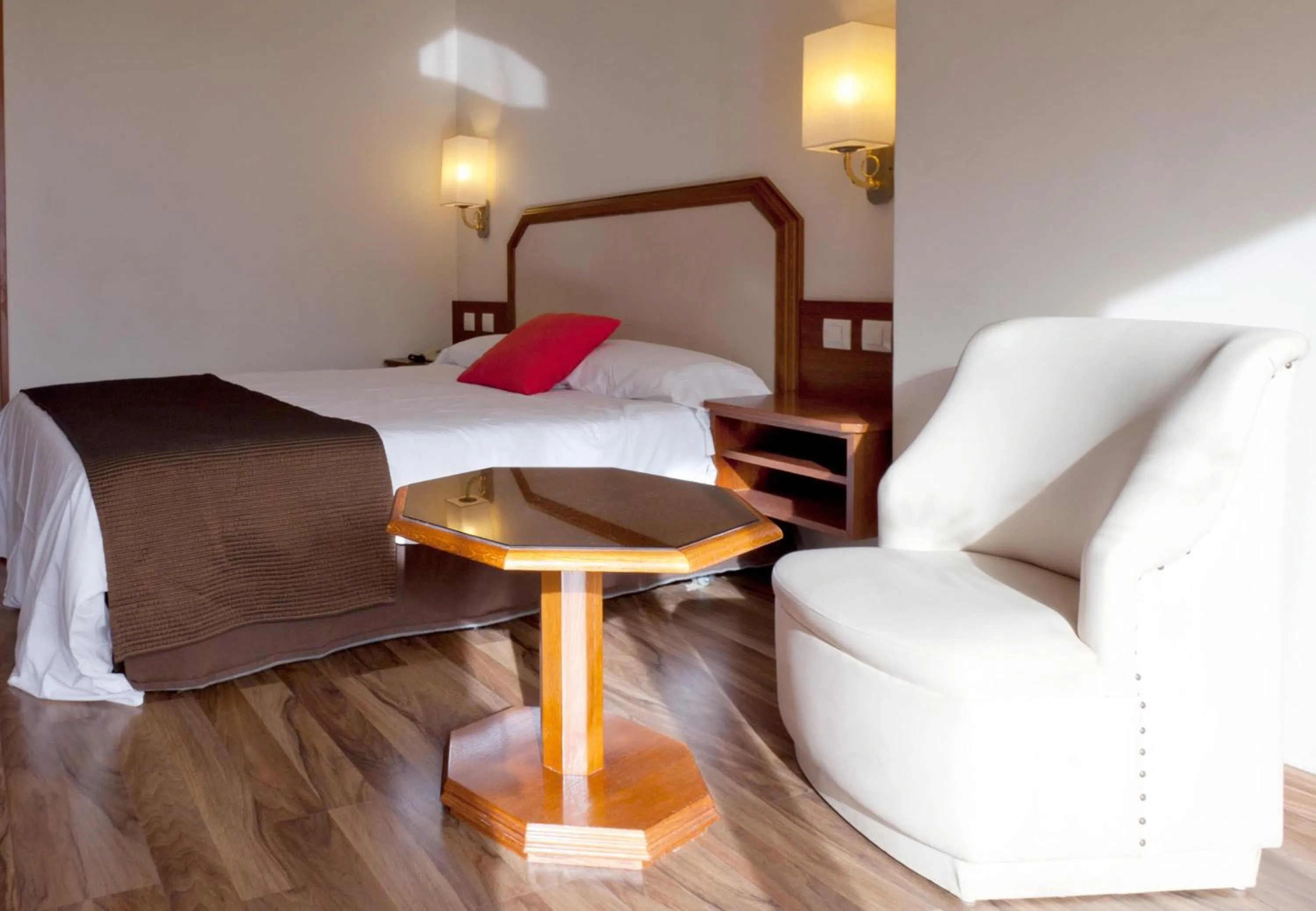 Photo of the whole room, Bed in Senator Barajas