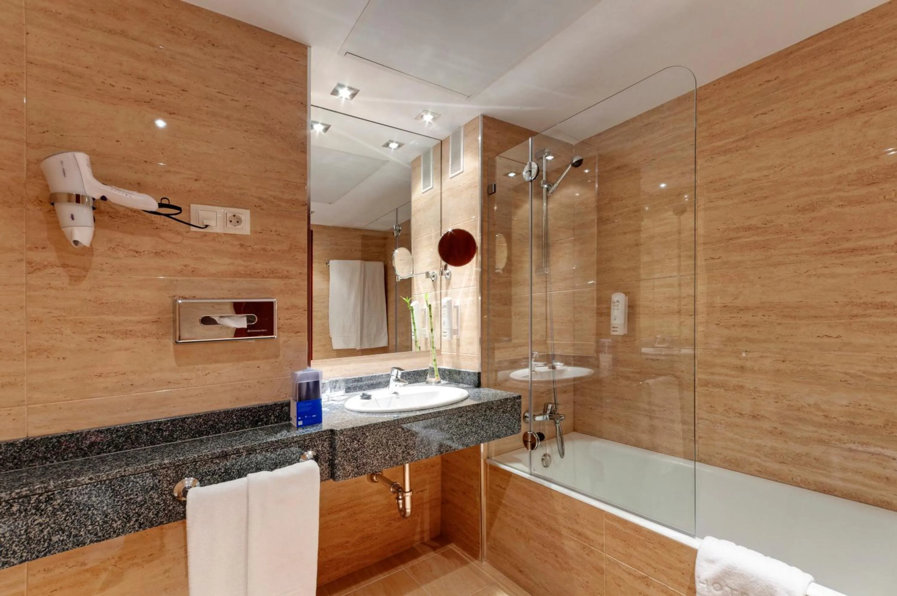 Bathroom in Senator Barajas