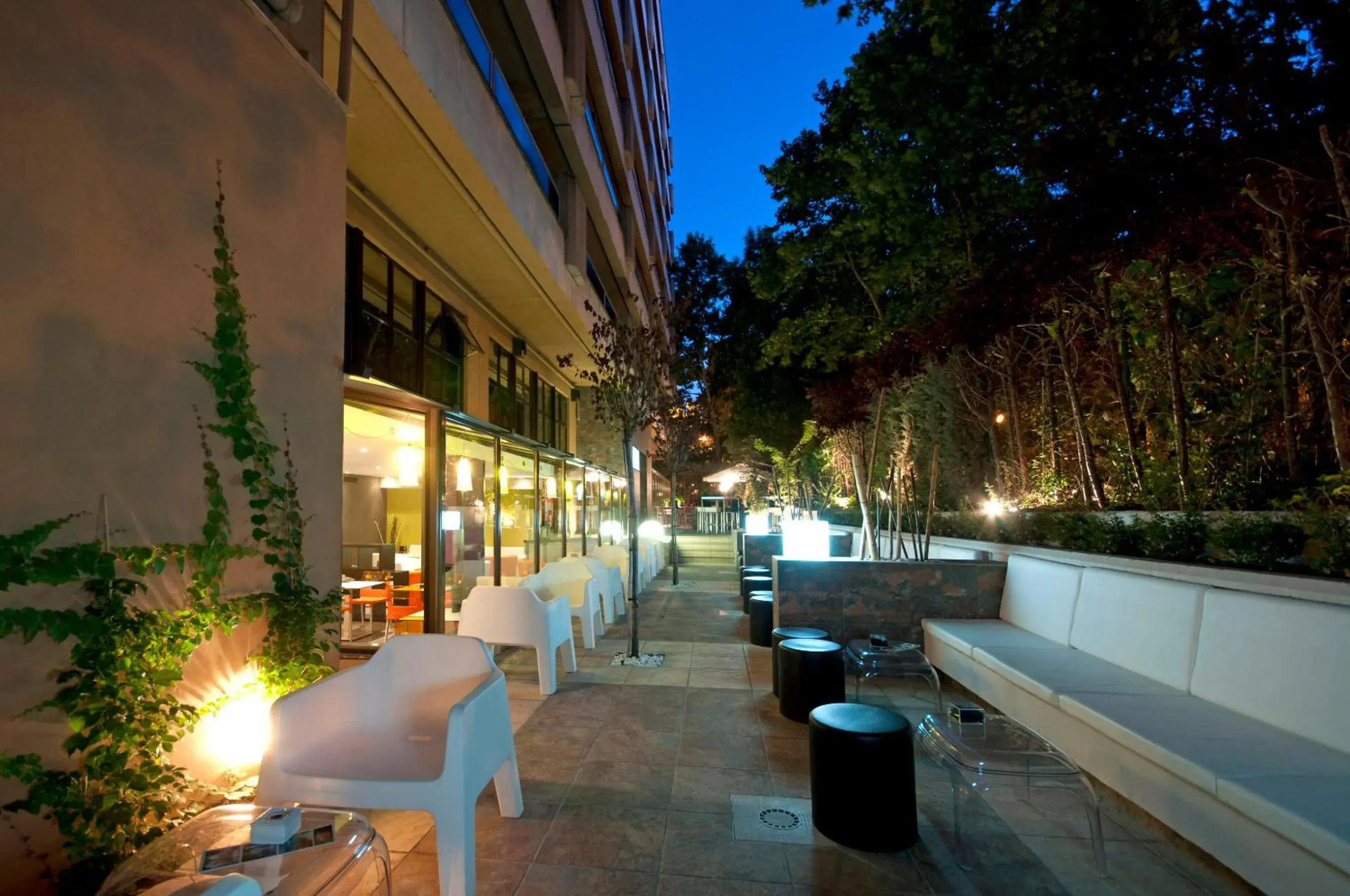 Facade/entrance in Senator Barajas Facade/entrance in Senator Barajas