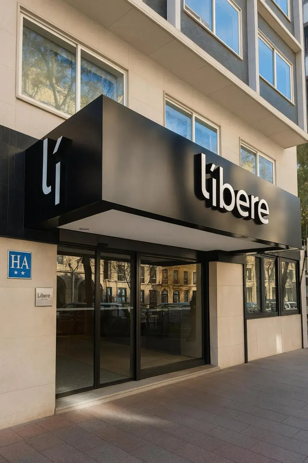 Facade/entrance in Líbere Madrid Chamberí Facade/entrance in Líbere Madrid Chamberí