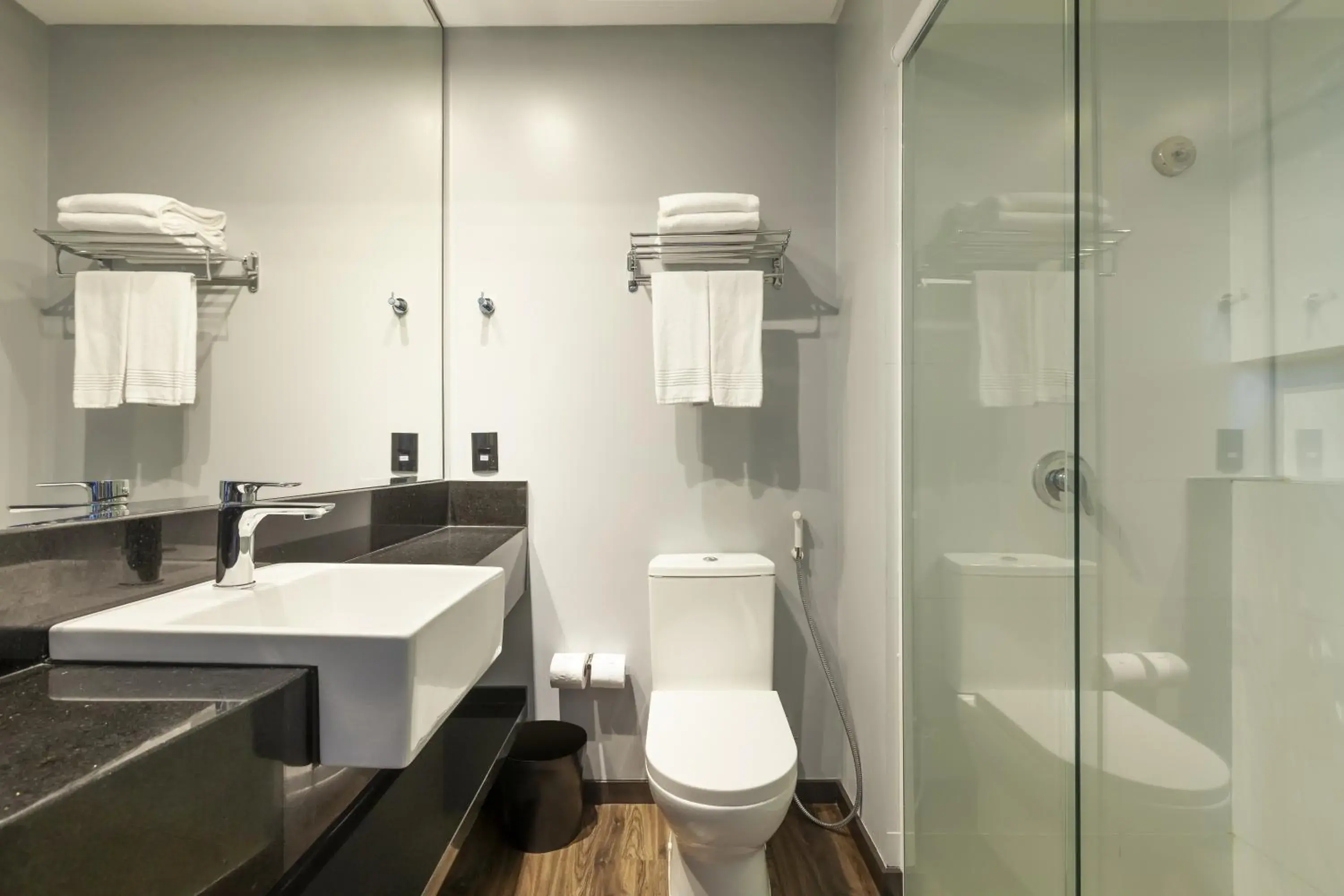 Bathroom in Tri Hotel Premium Itapema Bathroom in Tri Hotel Premium Itapema