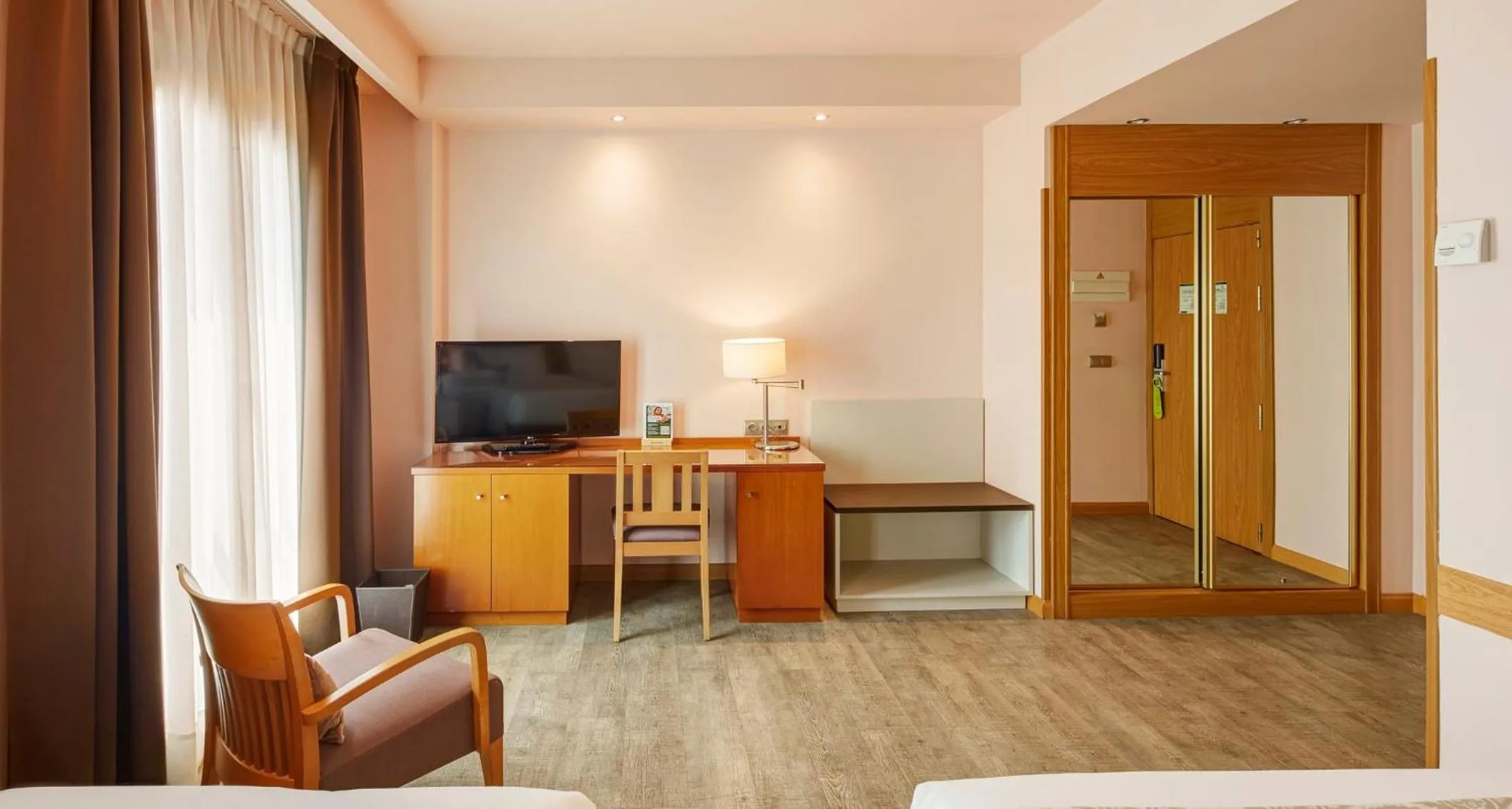 Photo of the whole room, Bed in Sercotel Alcalá 611