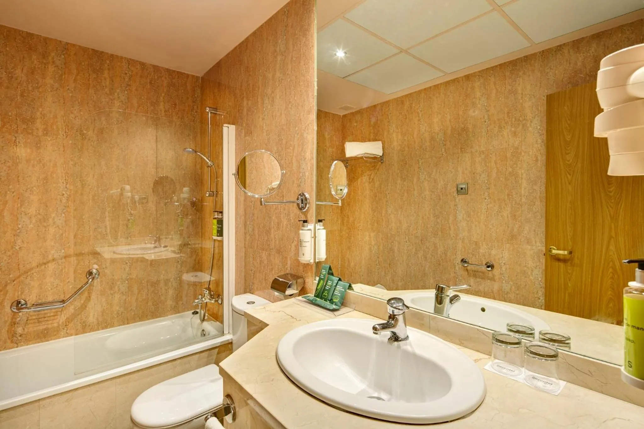 Photo of the whole room in Sercotel Alcalá 611