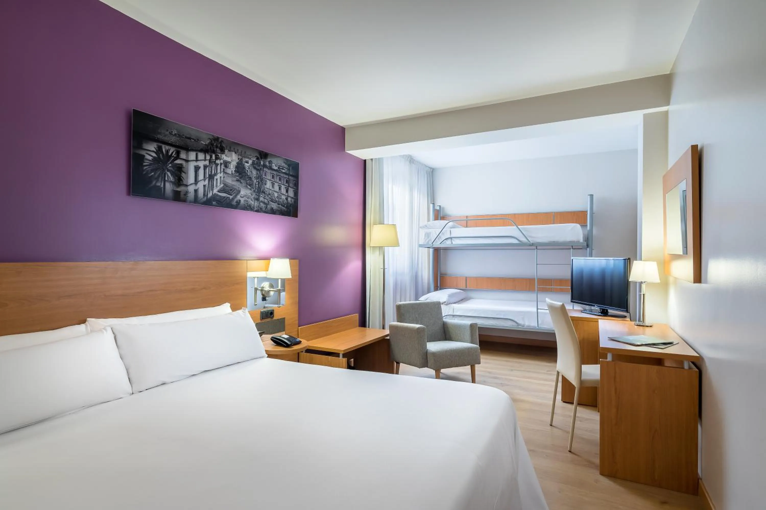 bunk bed, Bed in Hotel Jerez Centro