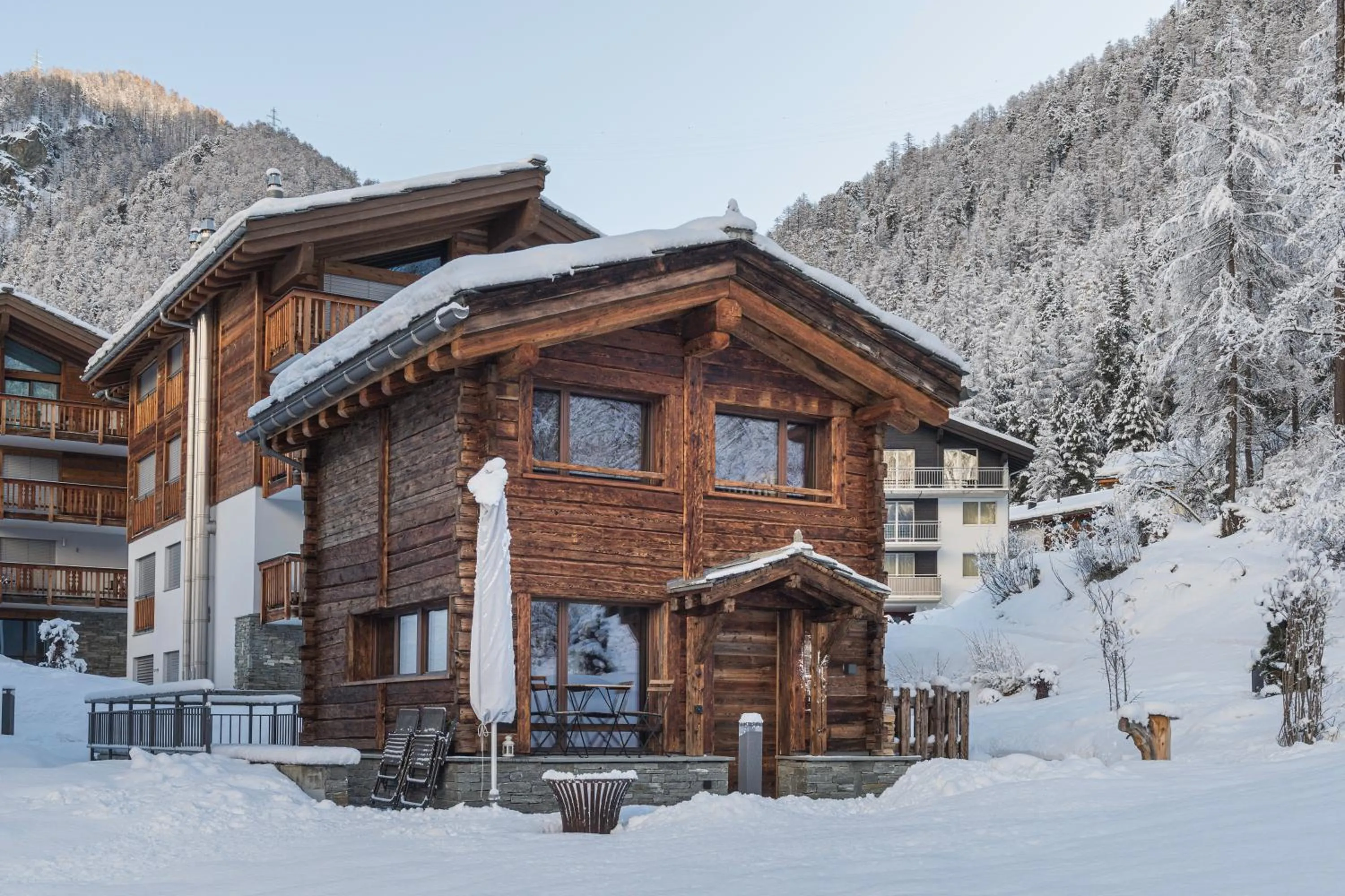 Property building in Piccola Fiamma by Pizzo Fiamma