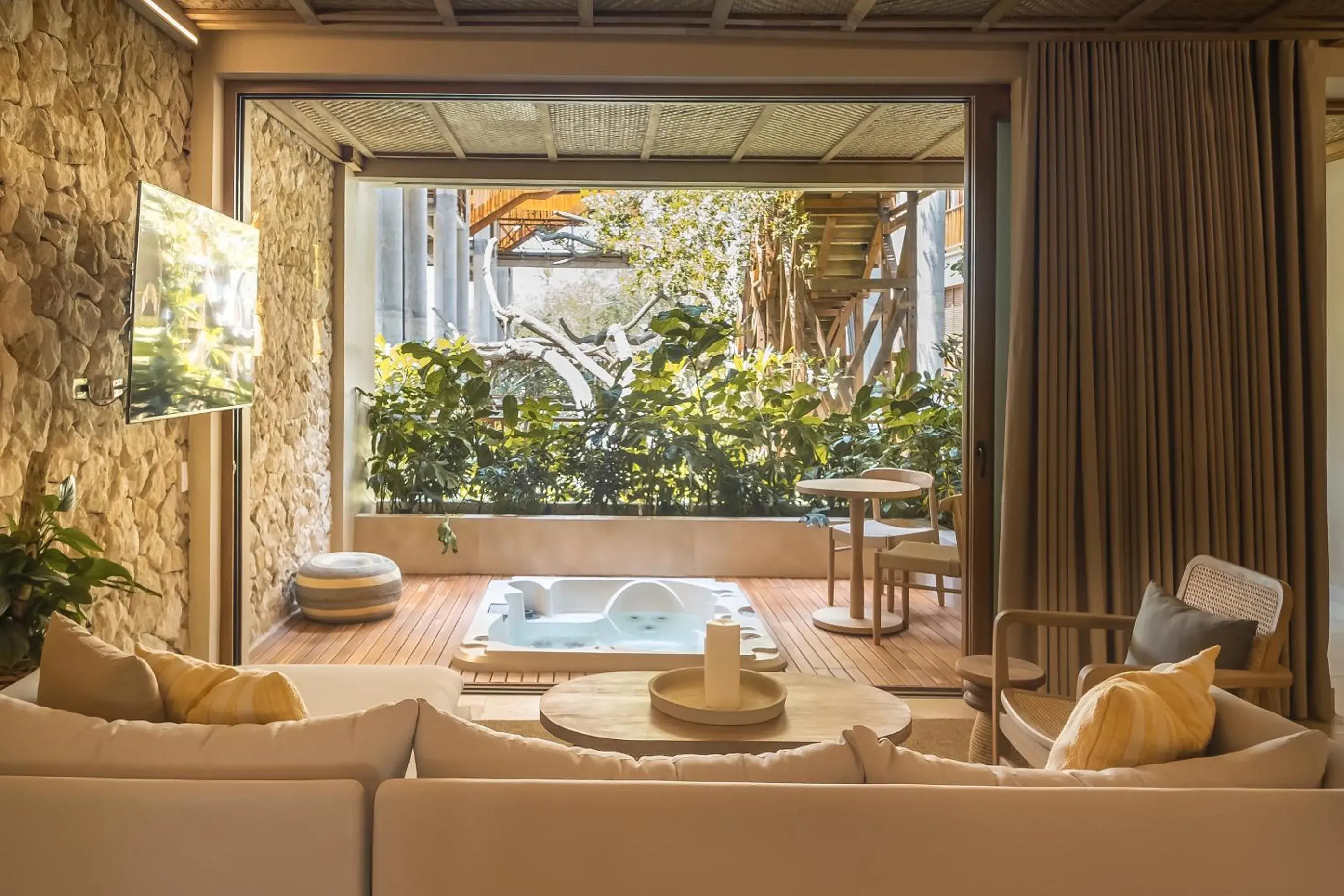 Garden view in Hotel Aimarawa Garden view in Hotel Aimarawa