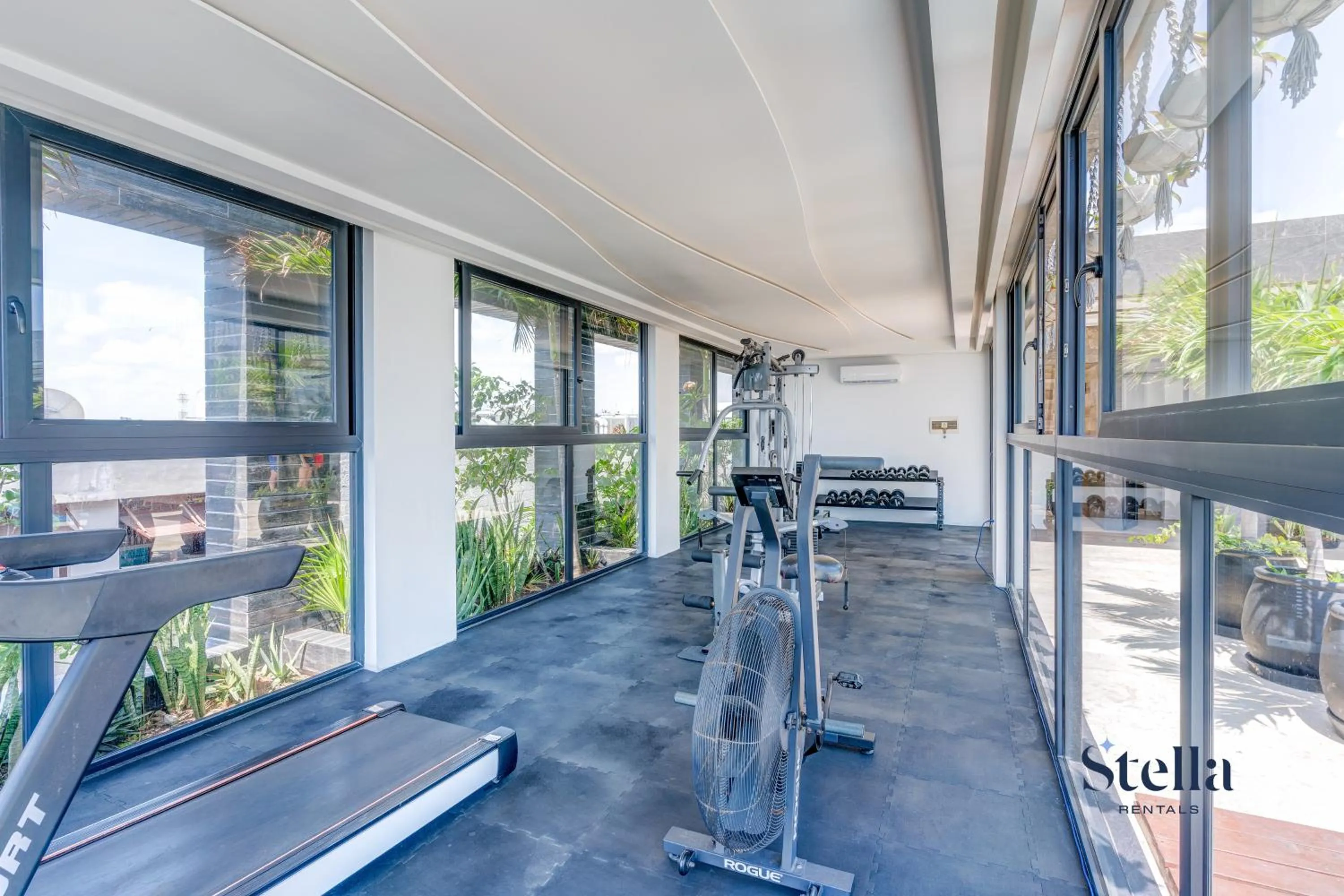 Fitness centre/facilities in Oceanview Infinity Pool, Steps to 5th Ave & Beach