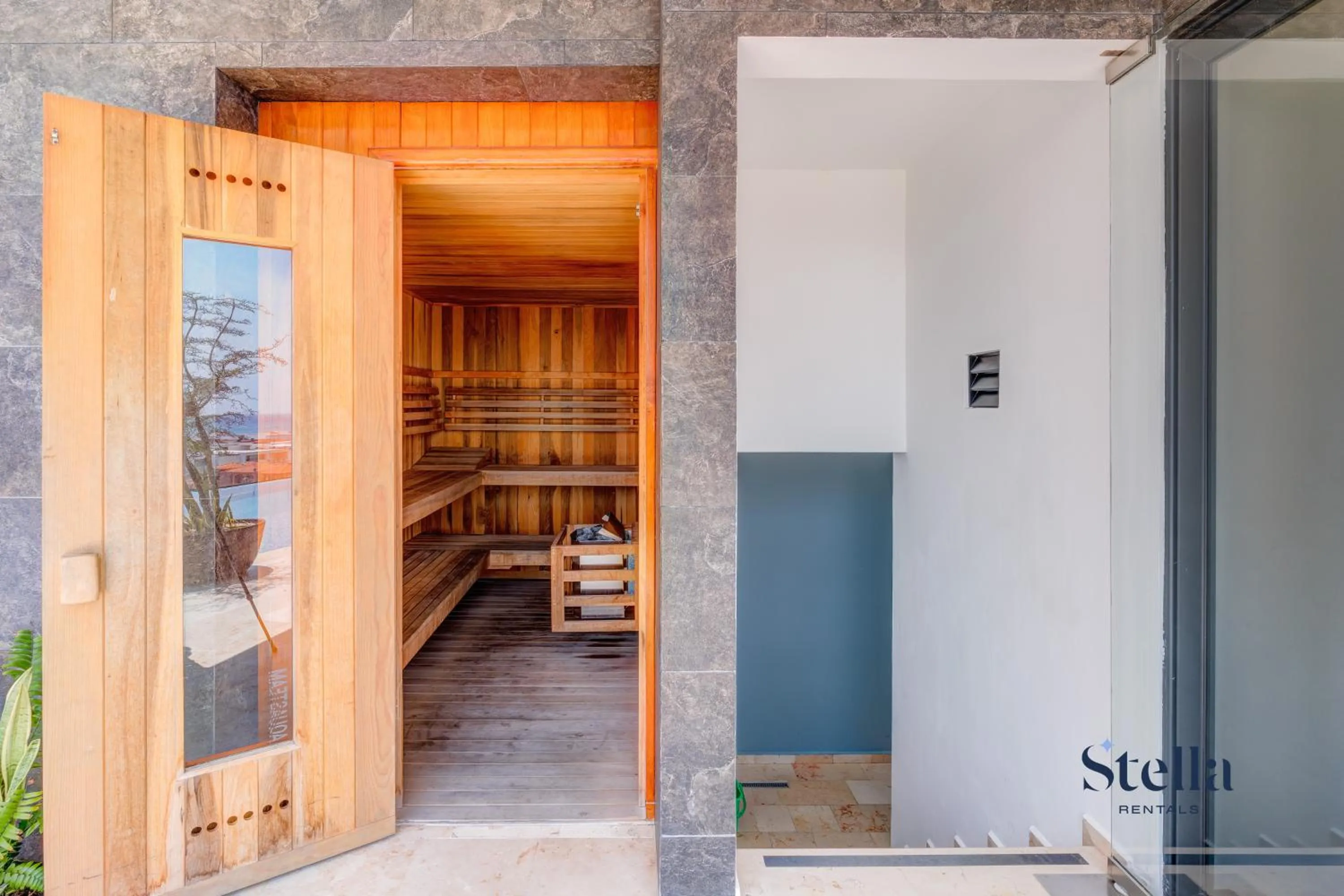 Sauna in Oceanview Infinity Pool, Steps to 5th Ave & Beach