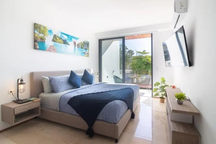 Bedroom, Bed in Oceanview Infinity Pool, Steps to 5th Ave & Beach