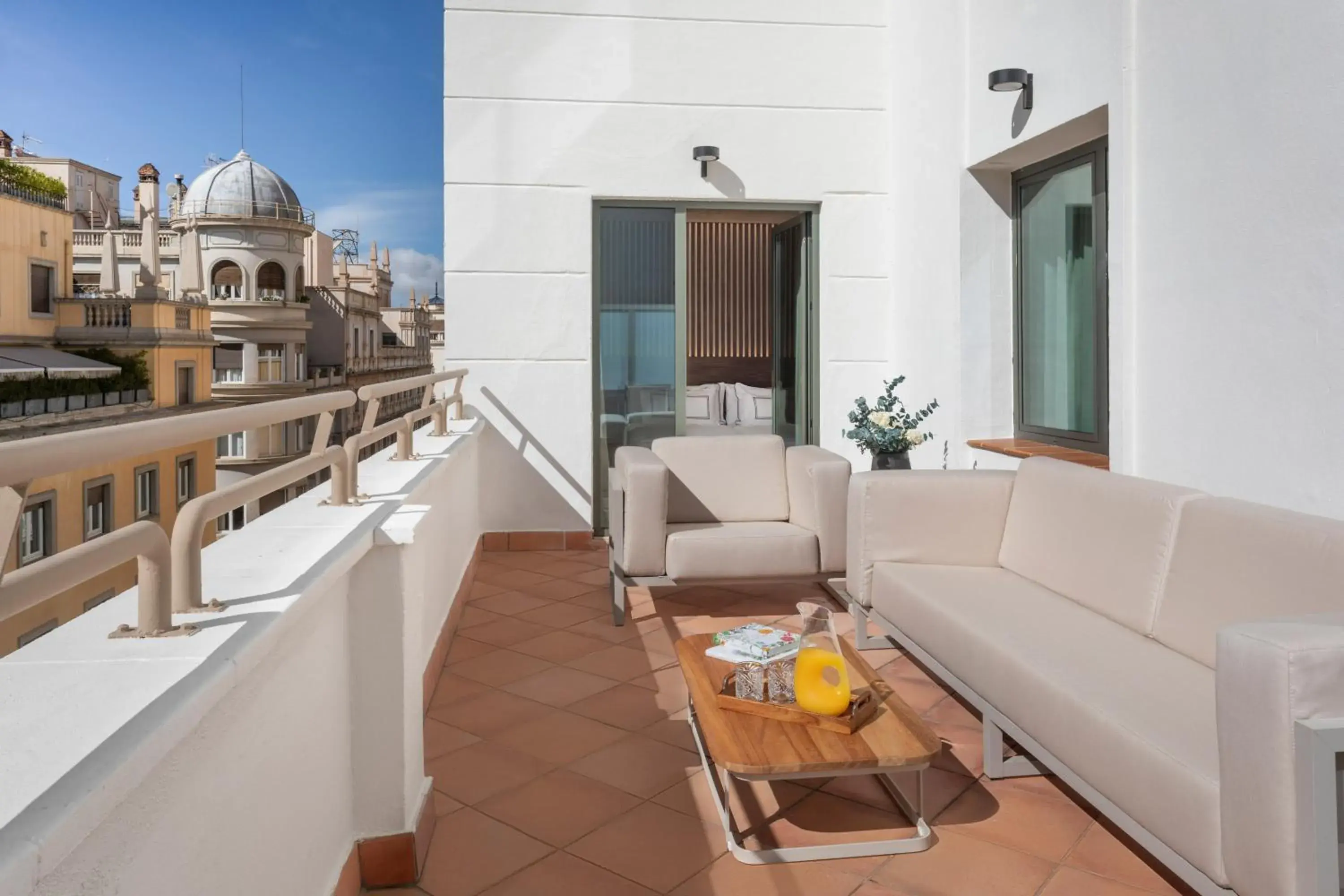 Property building in Meliá Granada Property building in Meliá Granada