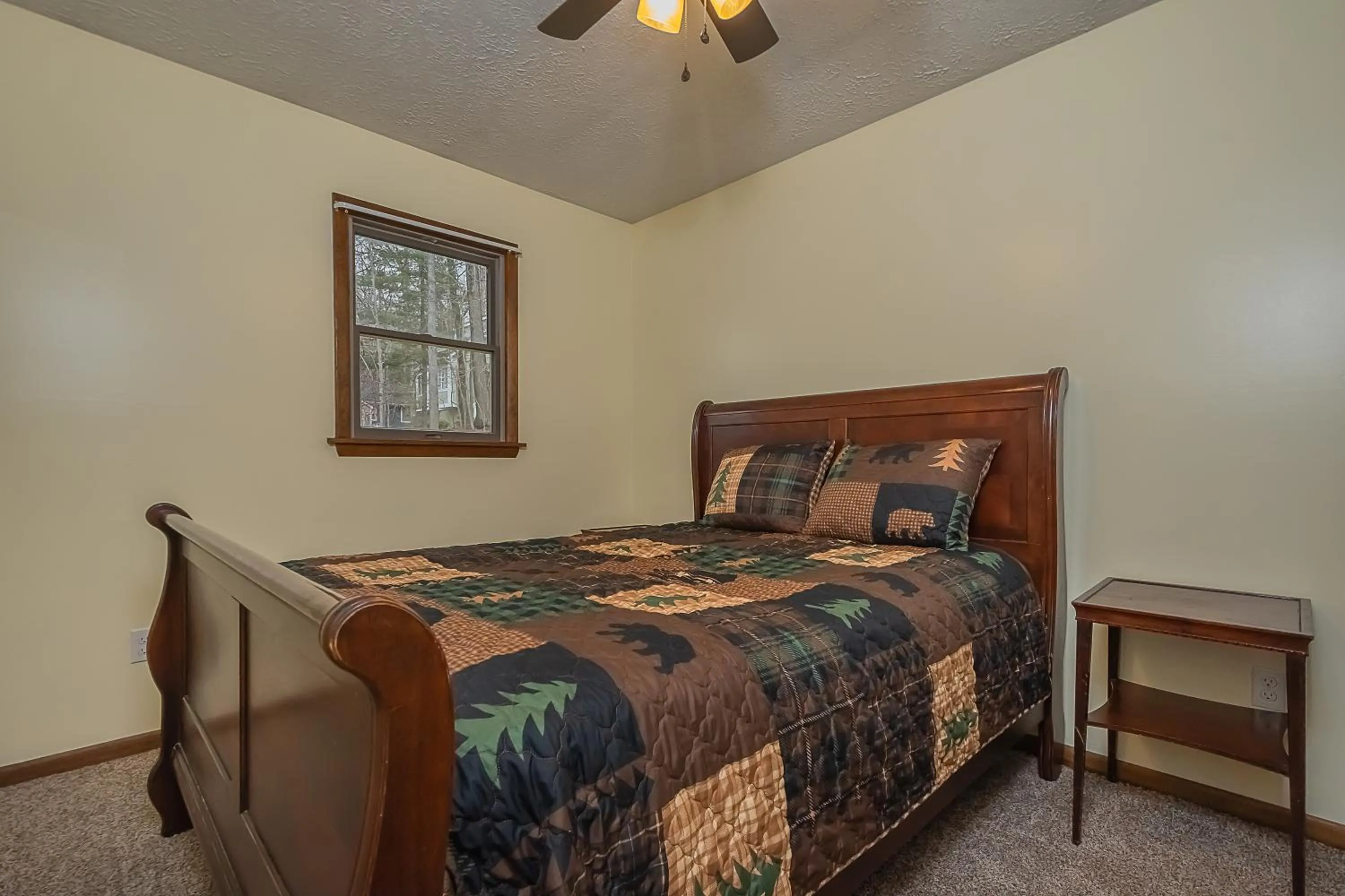 Property building, Bed in Fawn View Cabin