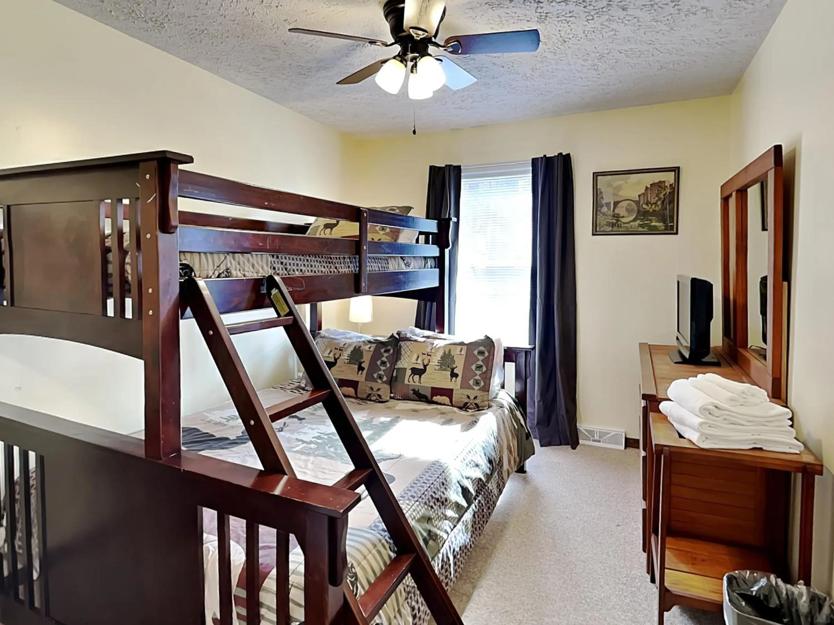 Bed in Fawn View Cabin