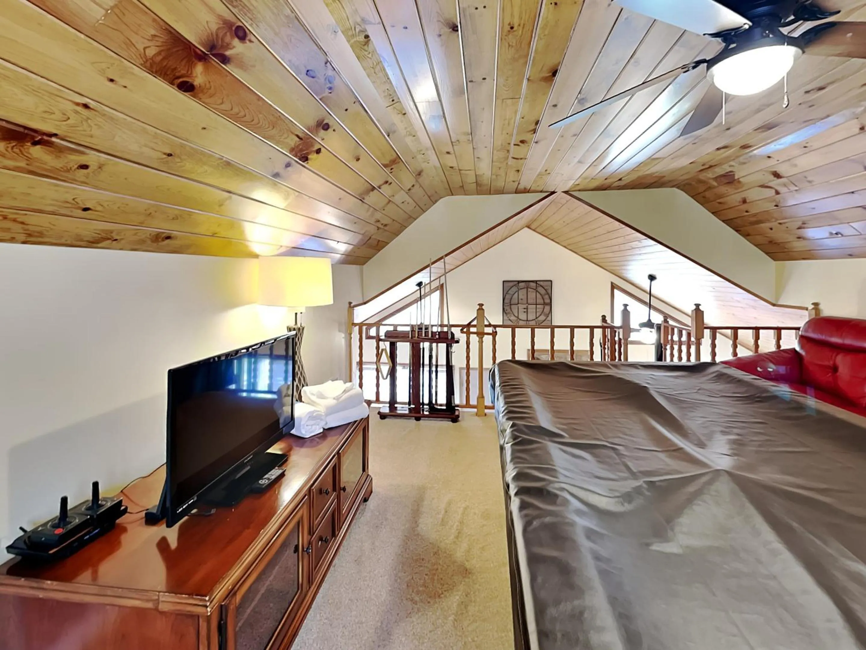 Bed in Fawn View Cabin