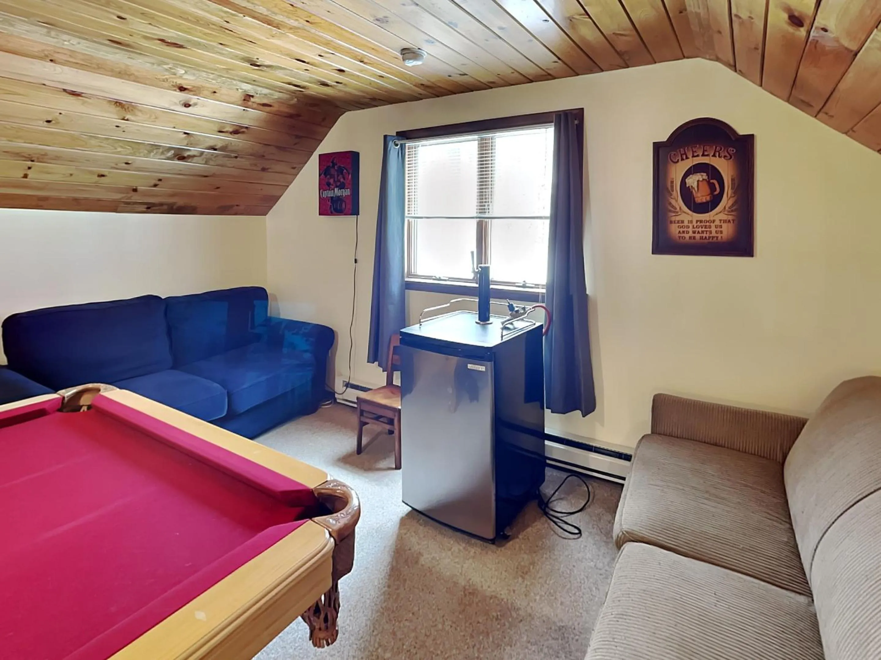 Billiard in Fawn View Cabin