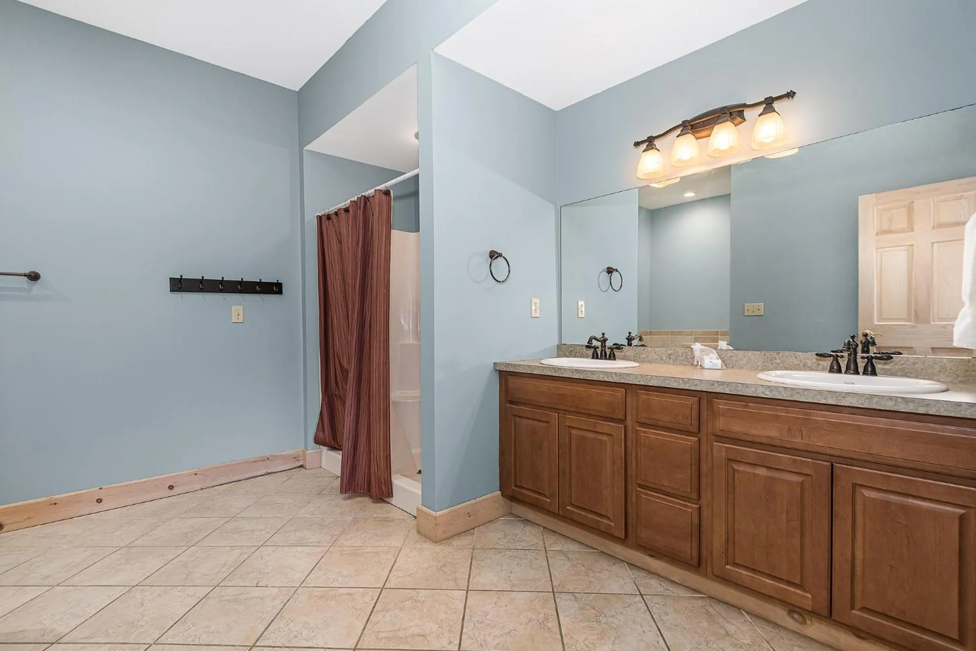 Property building in Glass Mountain Lodge