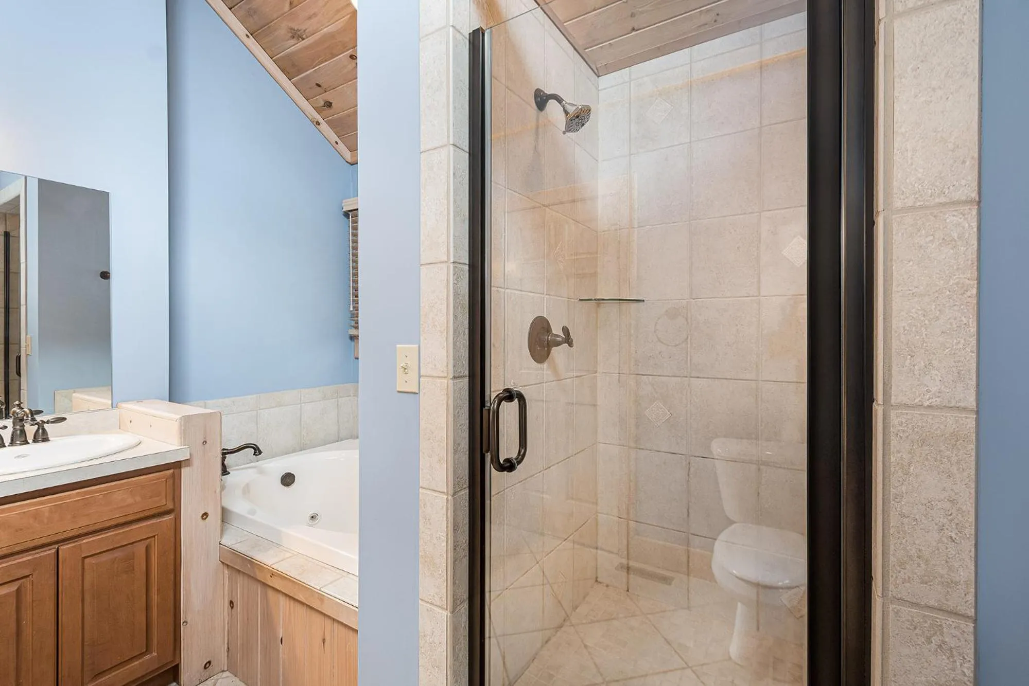 Property building in Glass Mountain Lodge