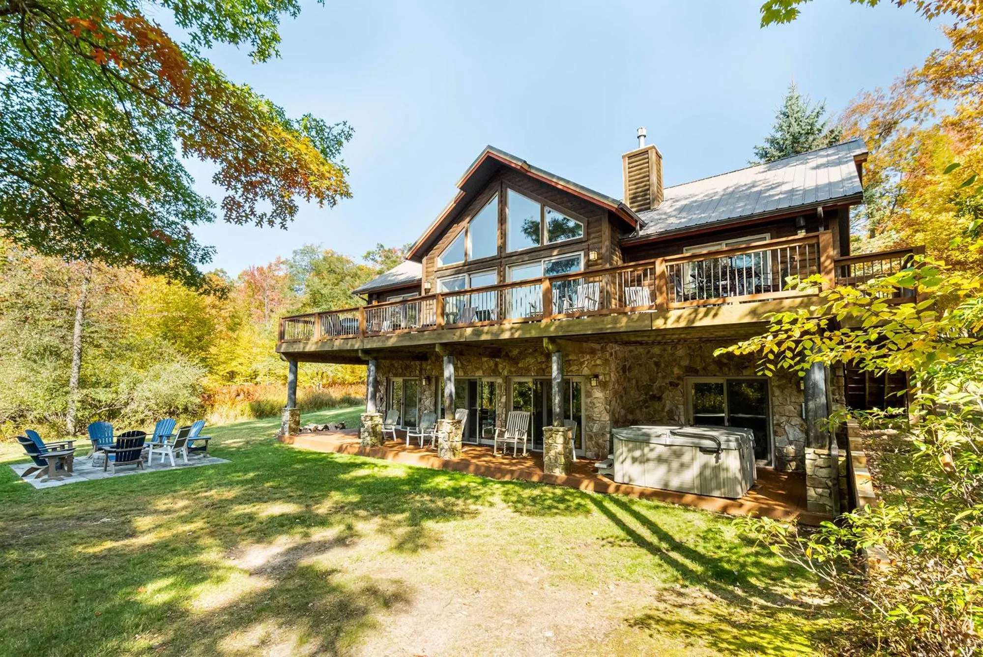 Property building in Glass Mountain Lodge