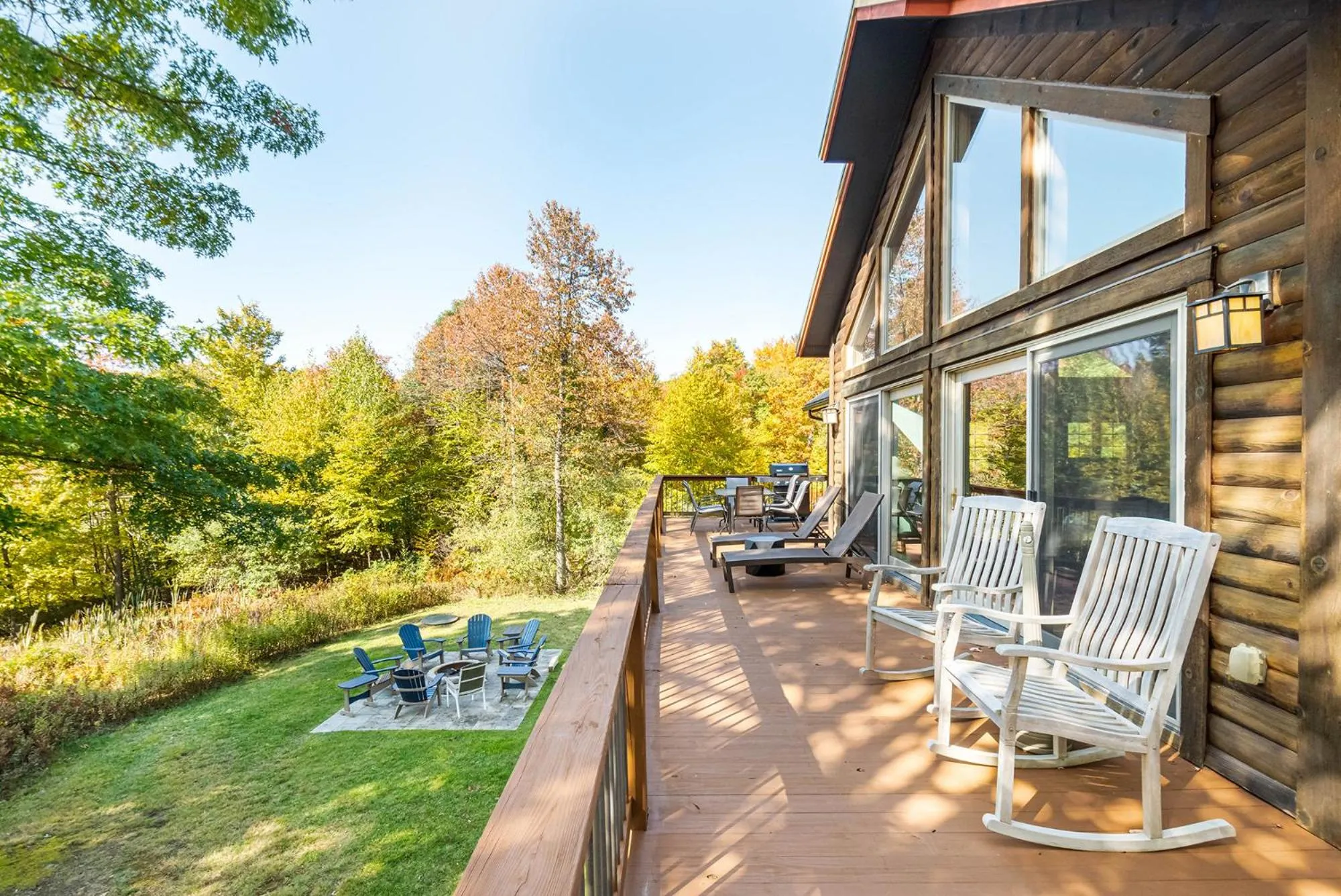 Property building in Glass Mountain Lodge