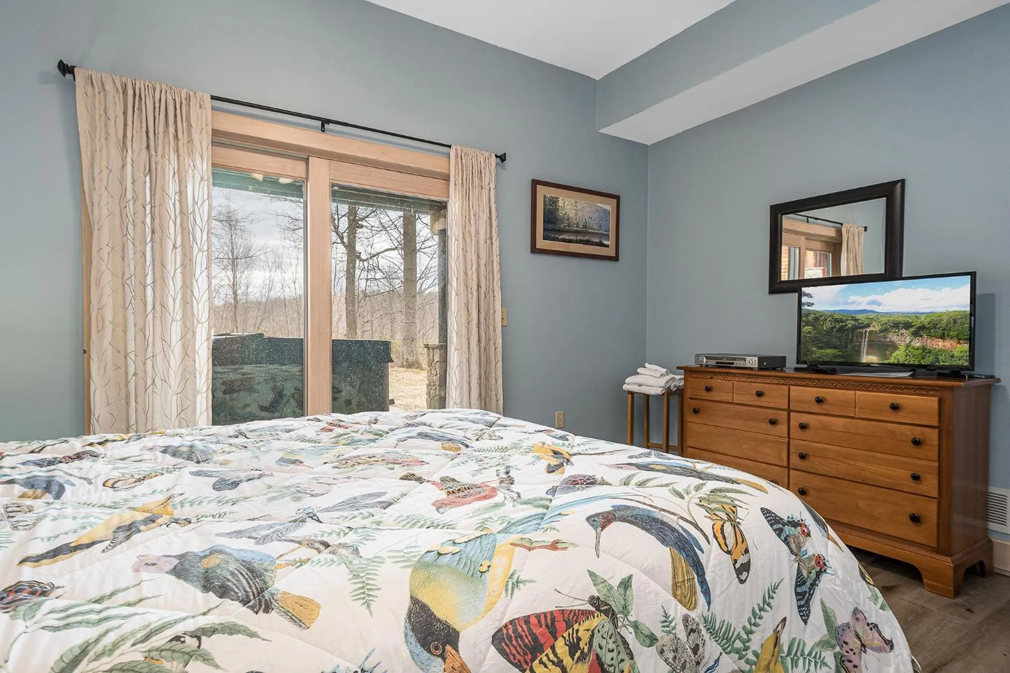 Property building in Glass Mountain Lodge