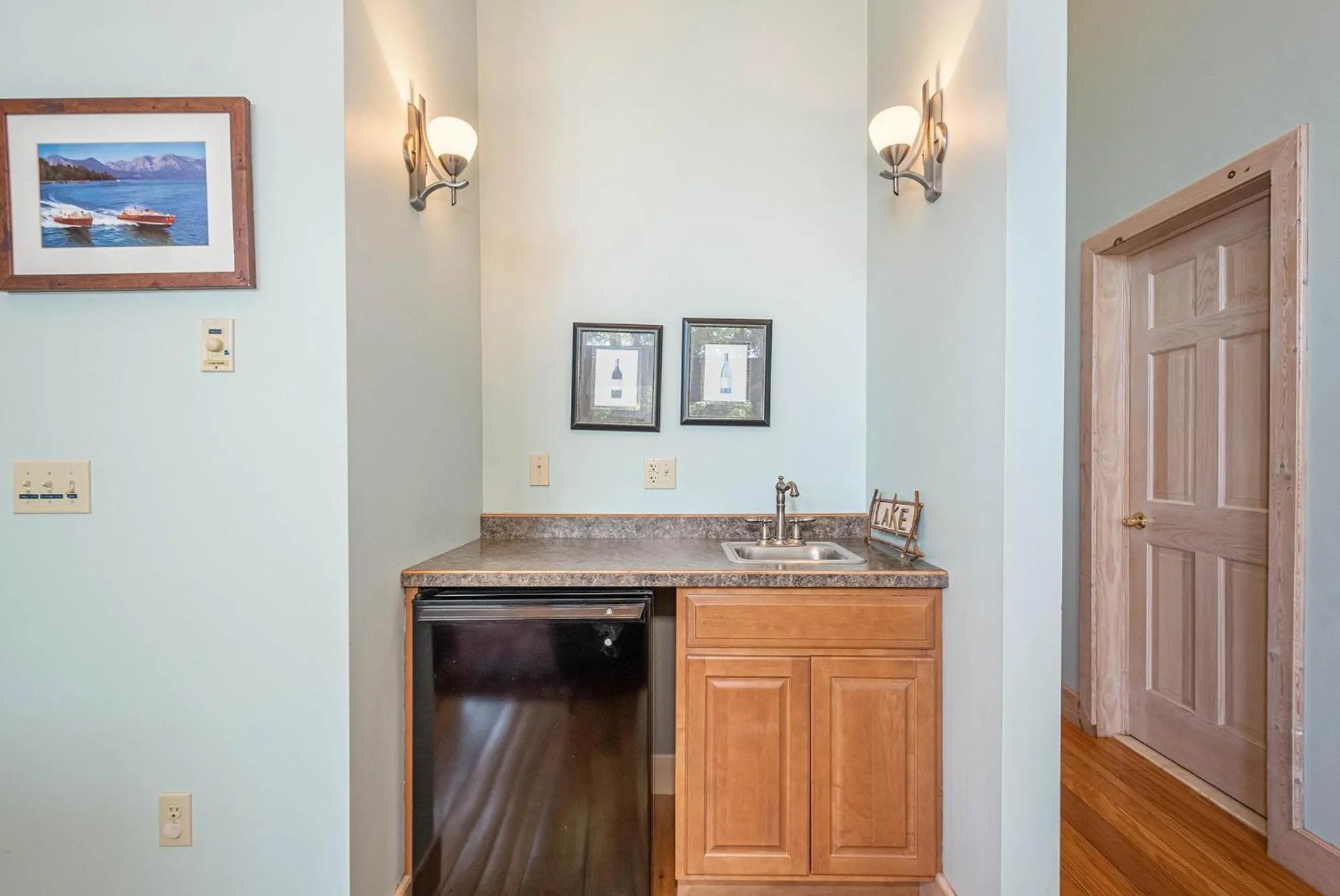 Property building in Glass Mountain Lodge