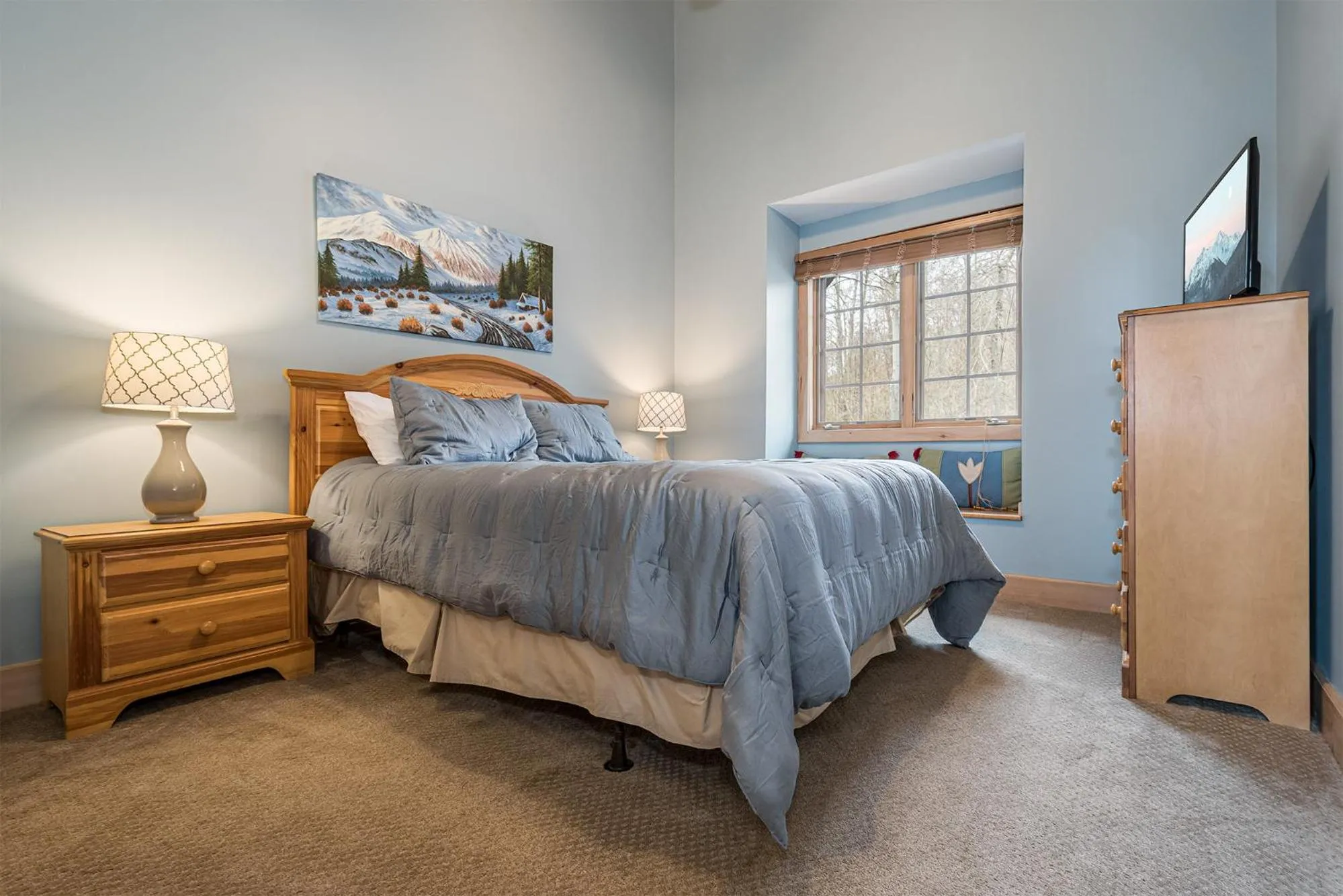 Property building in Glass Mountain Lodge