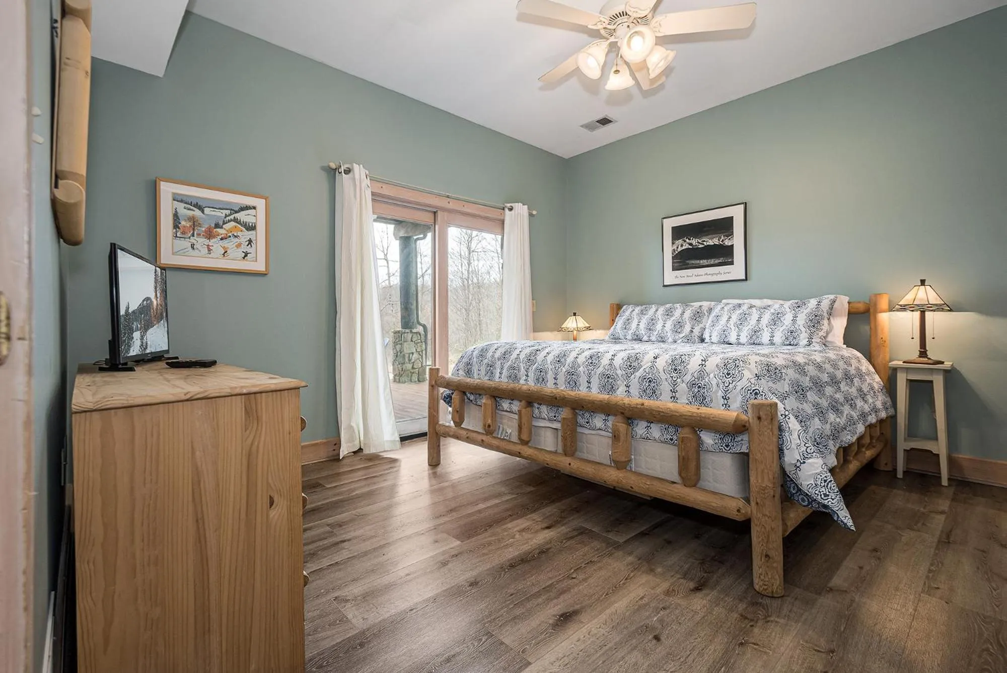 Property building in Glass Mountain Lodge