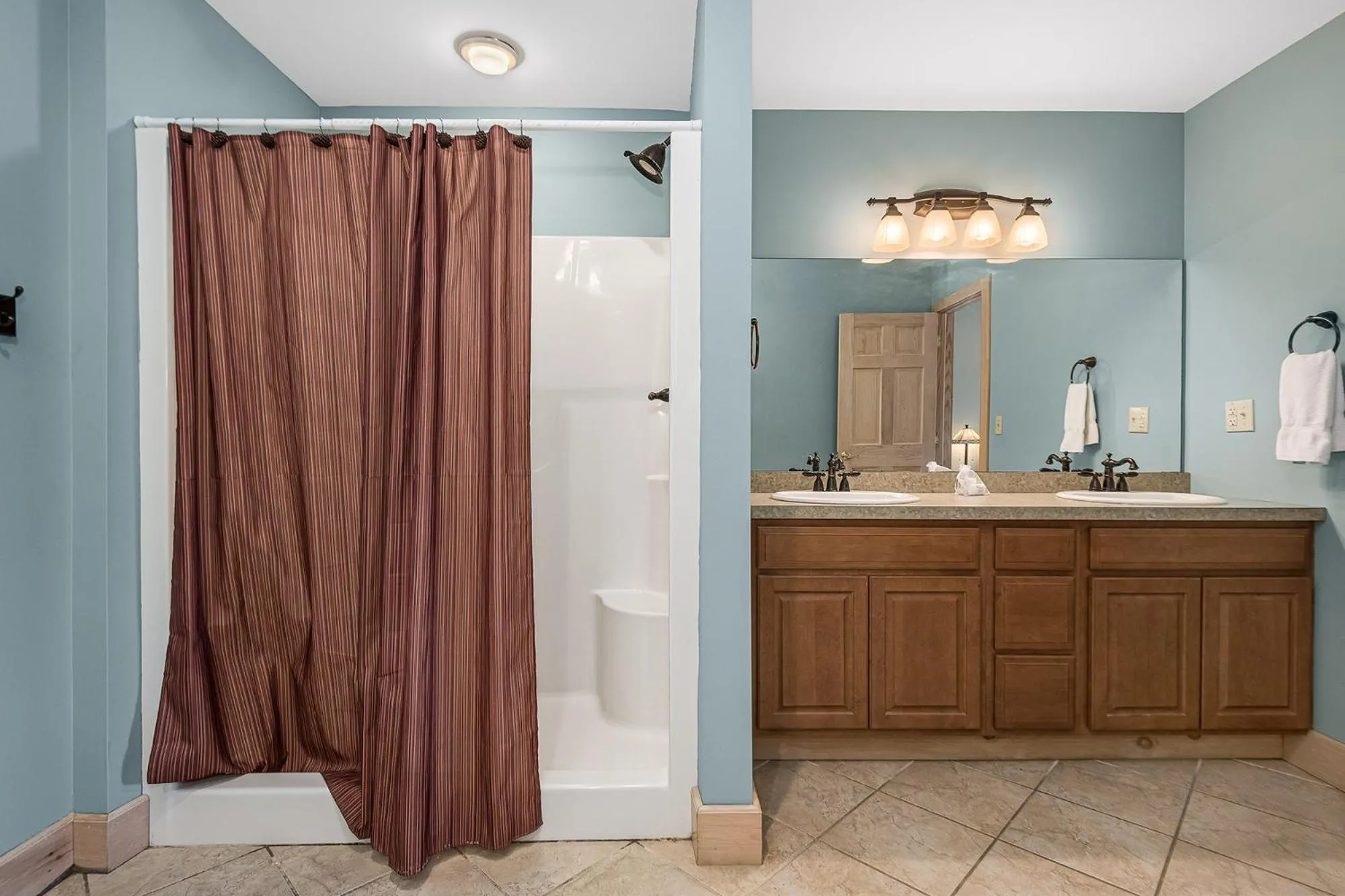 Property building in Glass Mountain Lodge