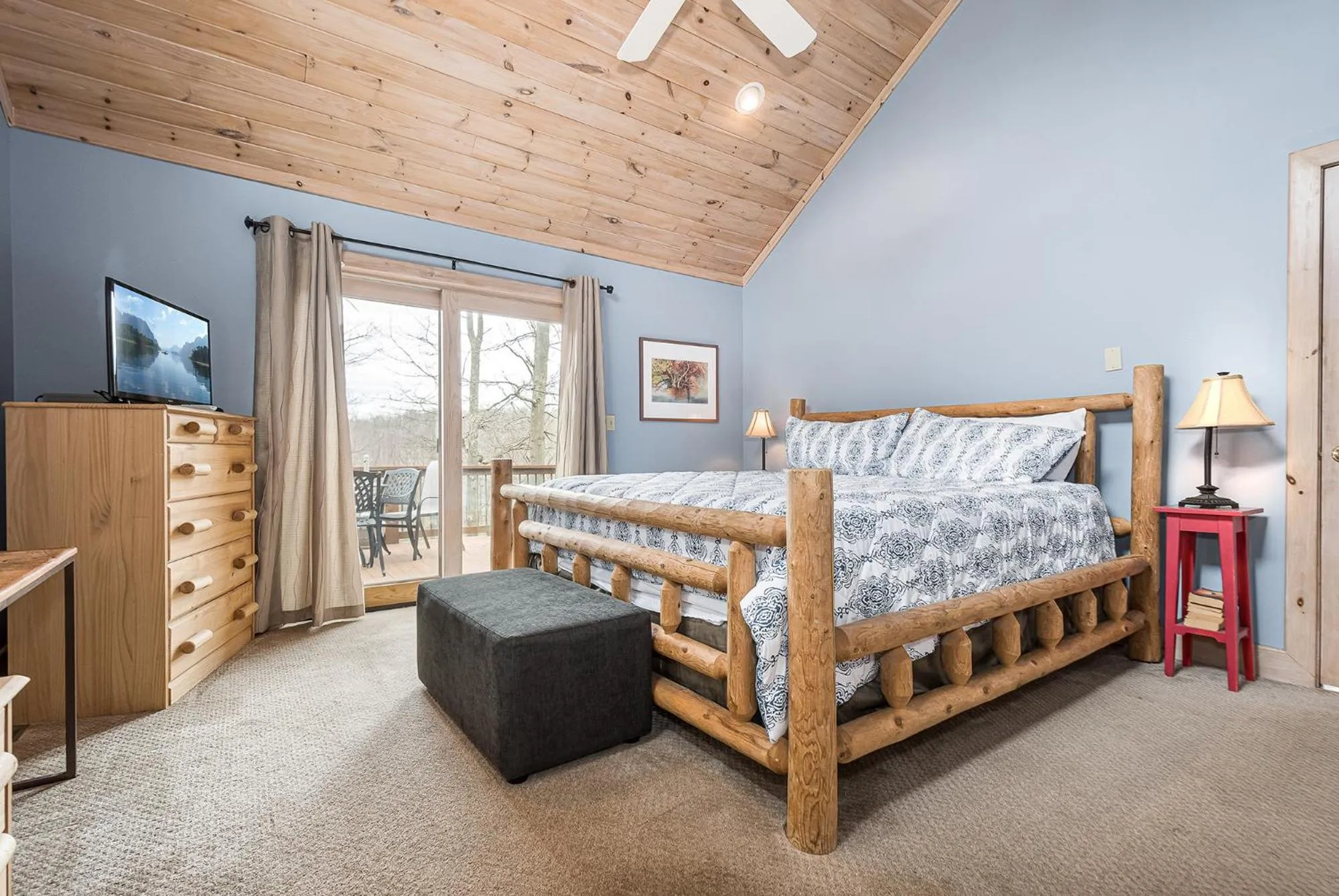 Property building in Glass Mountain Lodge