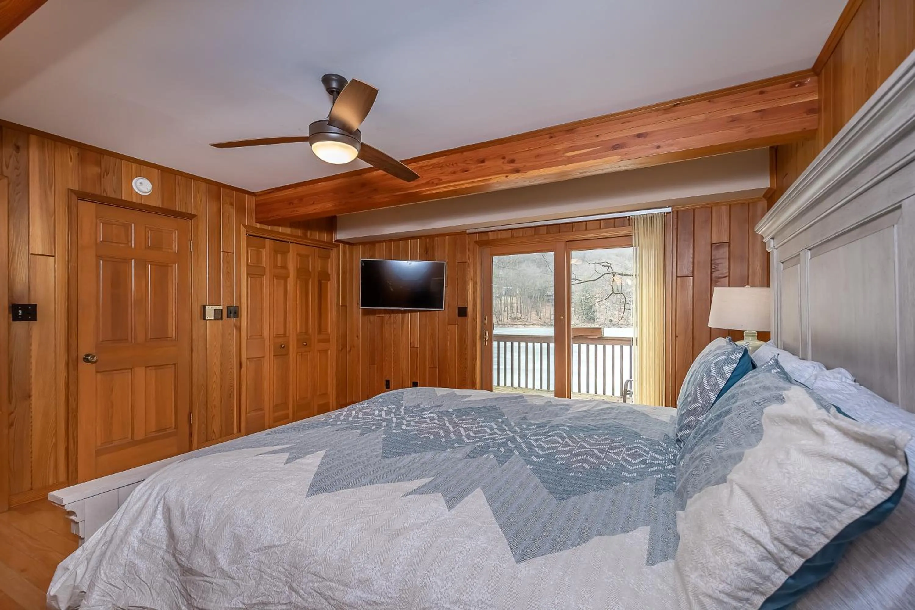 Property building, Bed in Gone Fish Inn